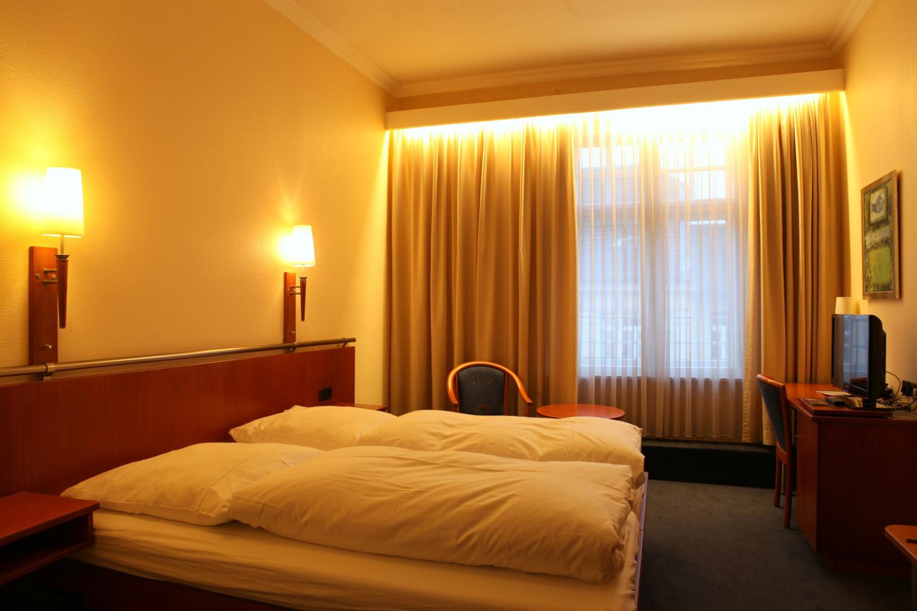 Economy Double Room with Shower  photo 1