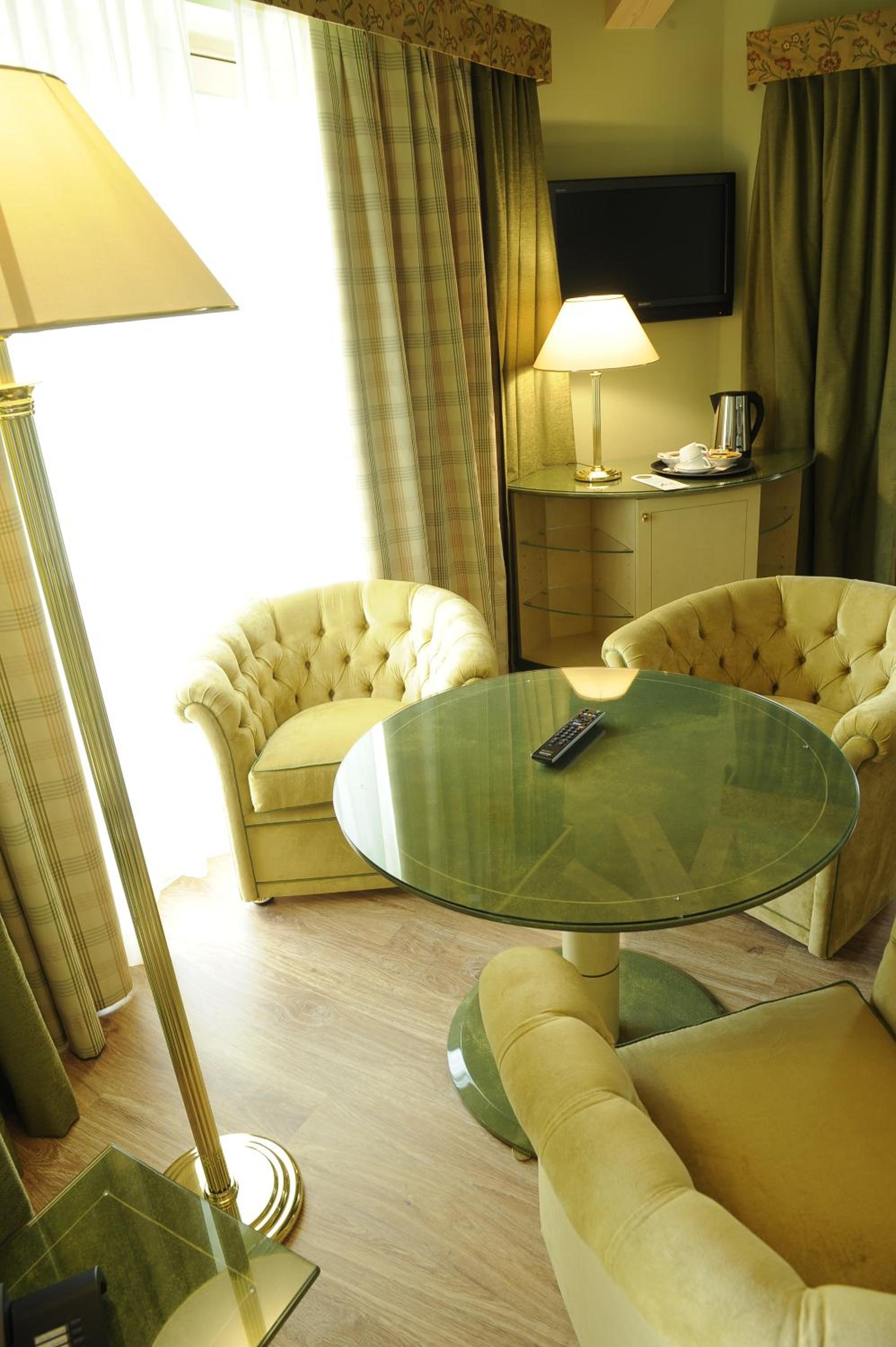 Deluxe Suite - Photo 10