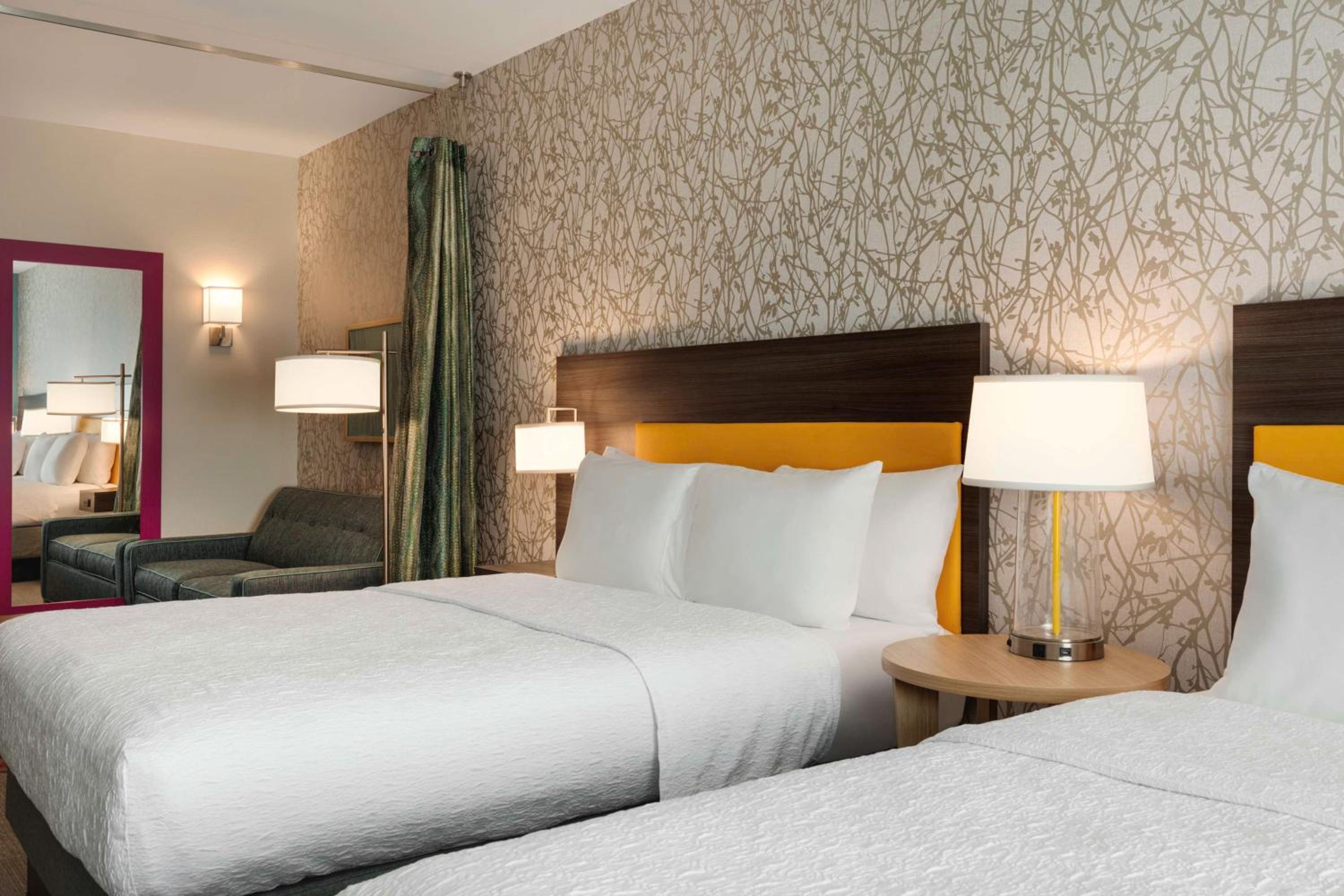 Studio Suite with Two Queen Beds - Photo 3