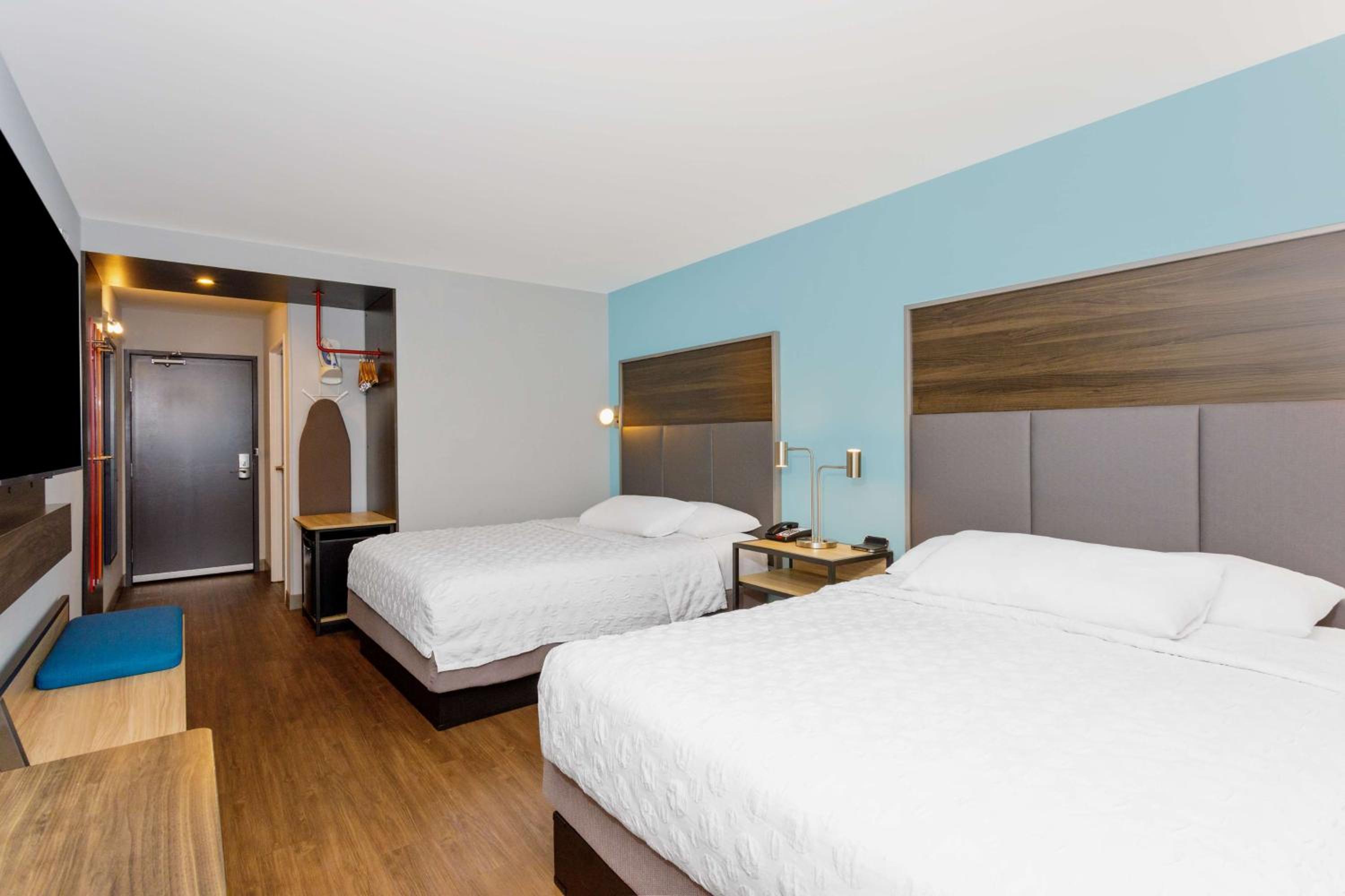 Queen Room with Two Queen Beds - Hearing Access - Photo 4