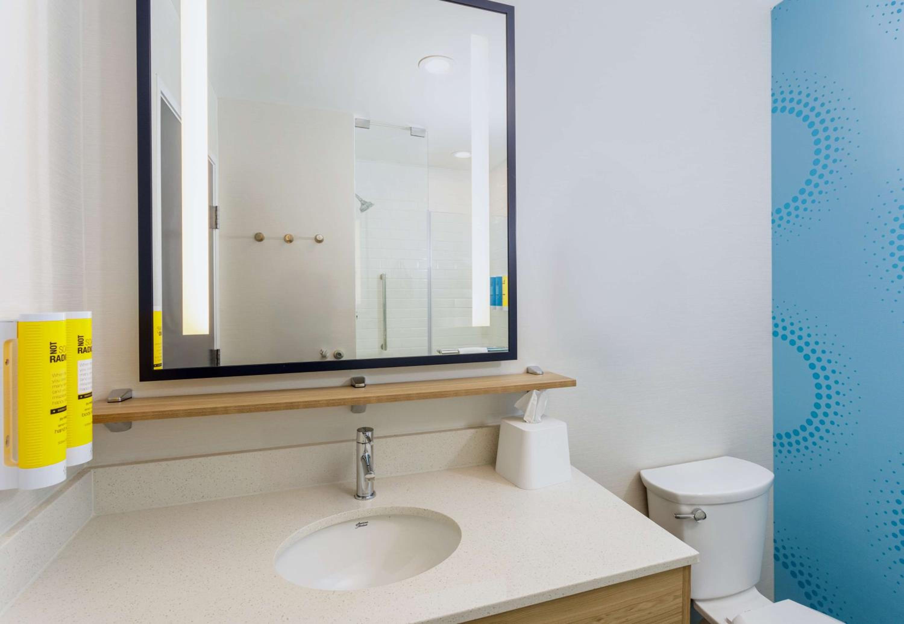 King Room With Walk-In Shower - Photo 3