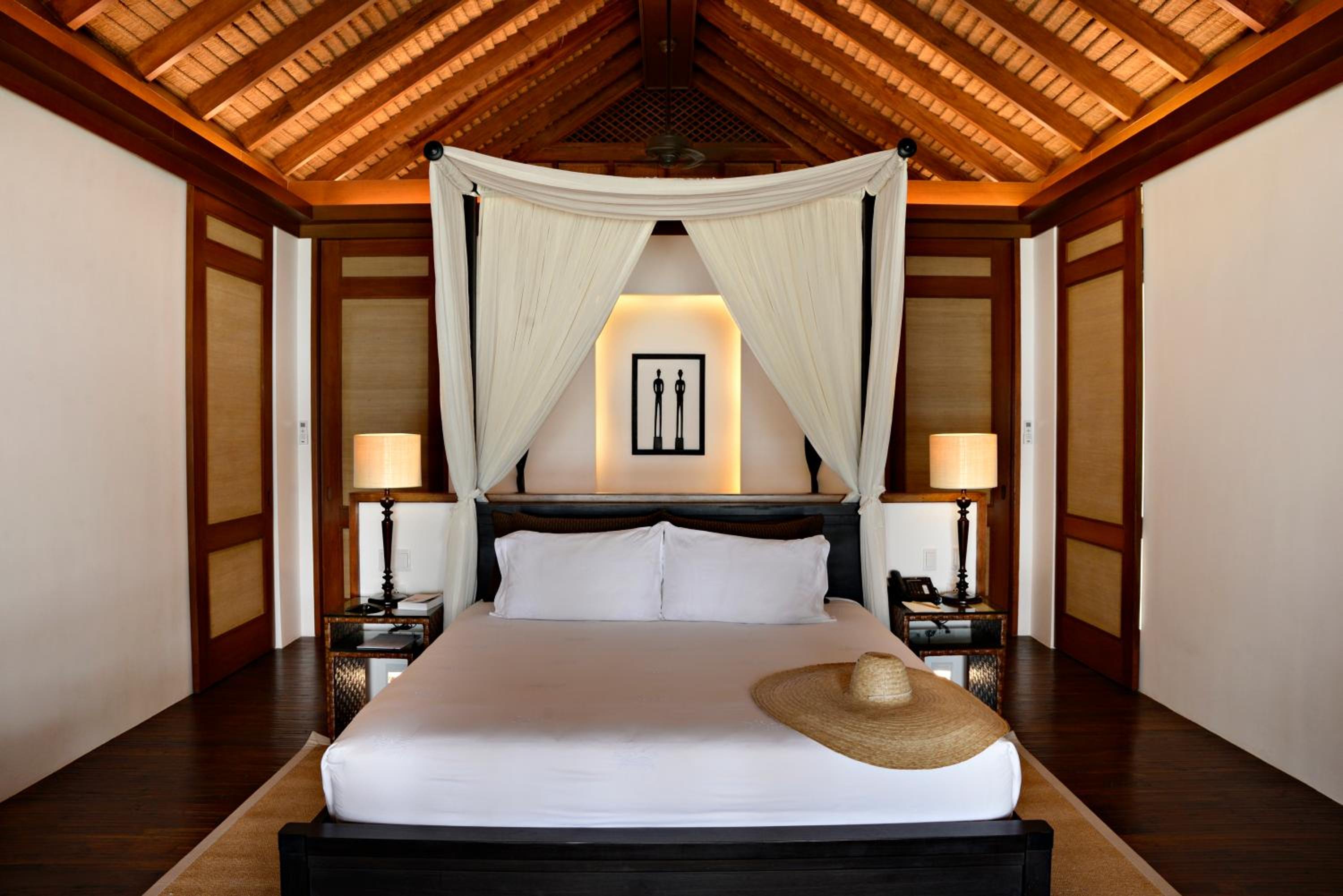 1 King Bed Beach Villa, Ocean View photo 3