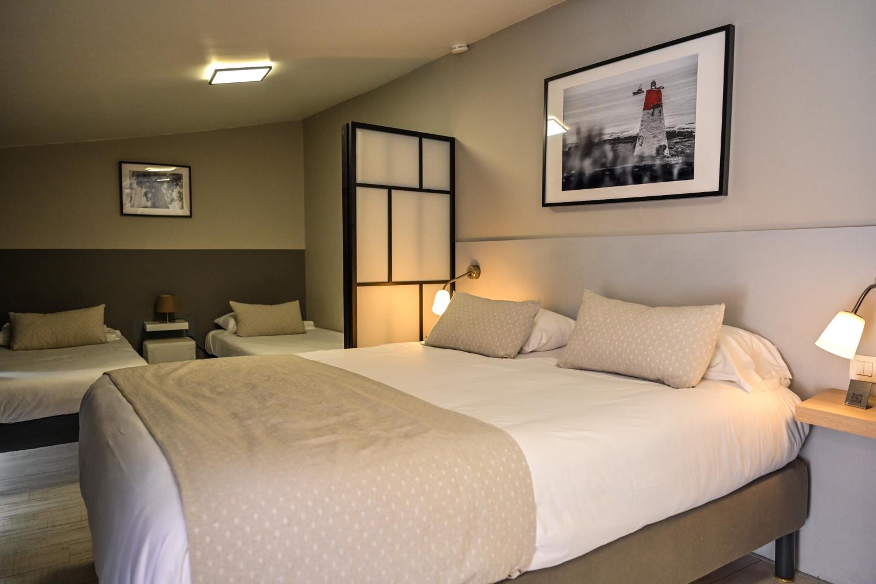 Comfort Quadruple Room with Terrace - Photo 3