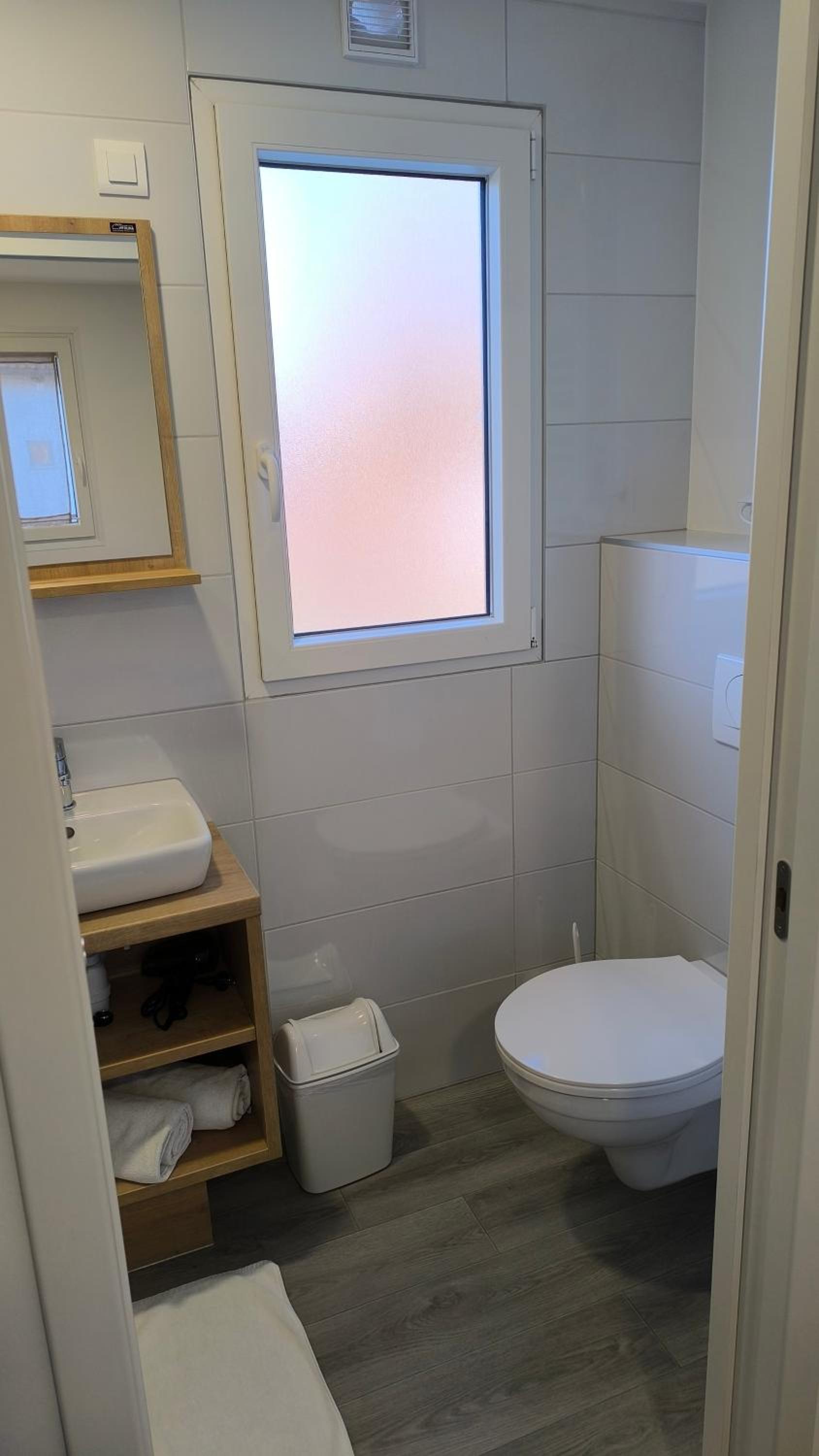Mobile Home - Photo 9