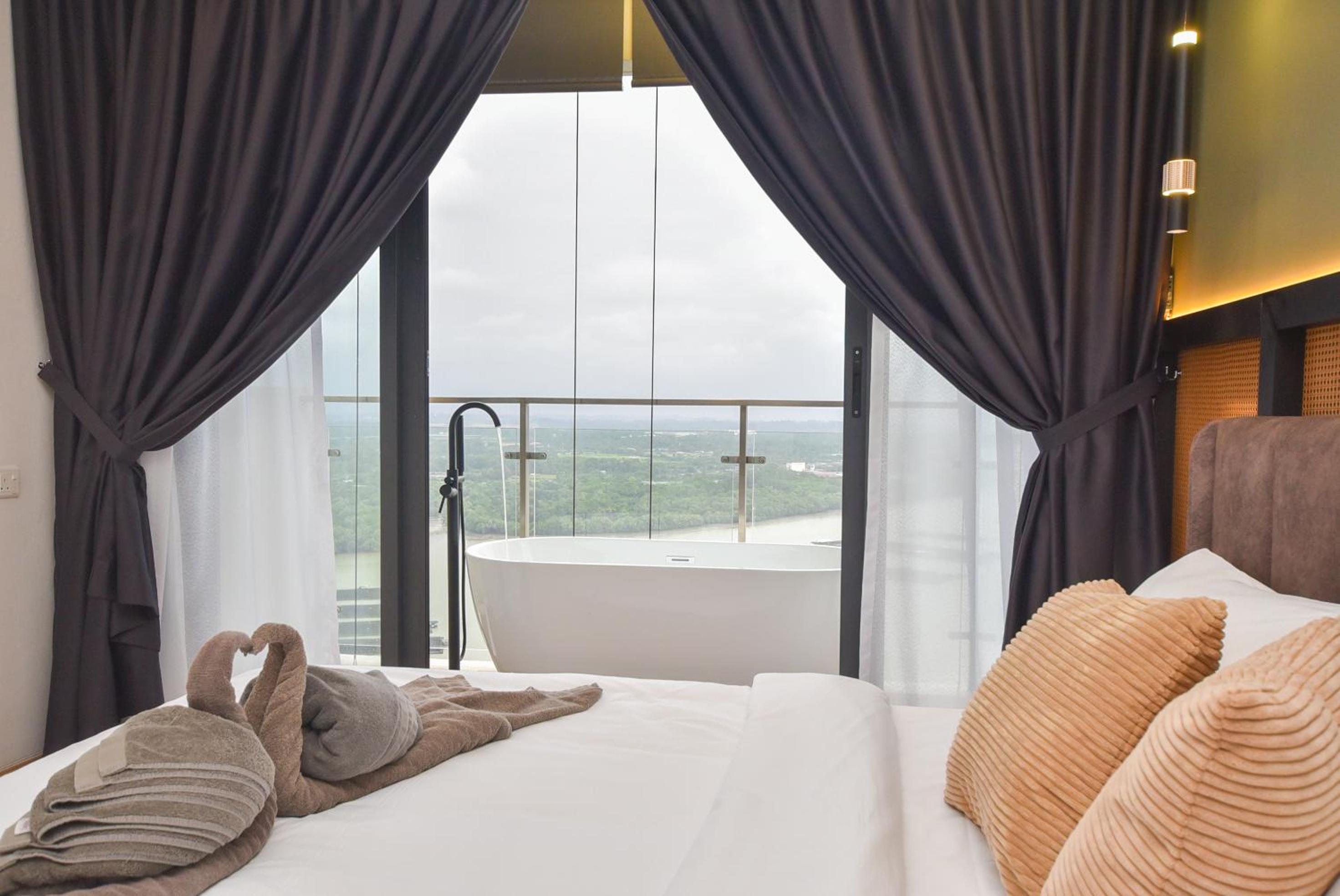 Premium Three-Bedrooms Suite with Seaview and Bathtub