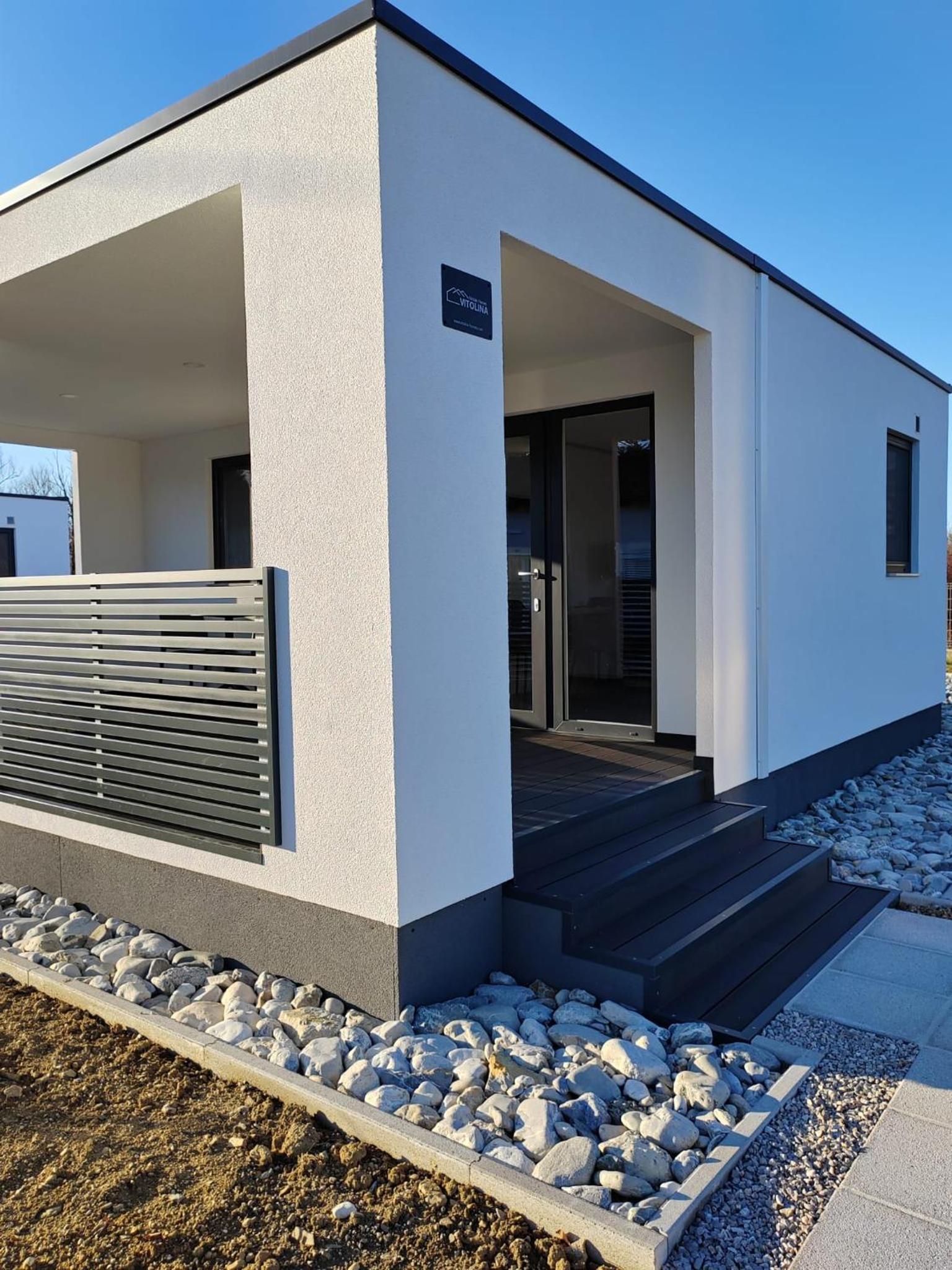 Mobile Home - Photo 3