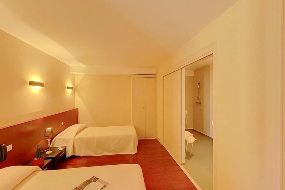 Standard Double Room photo 2