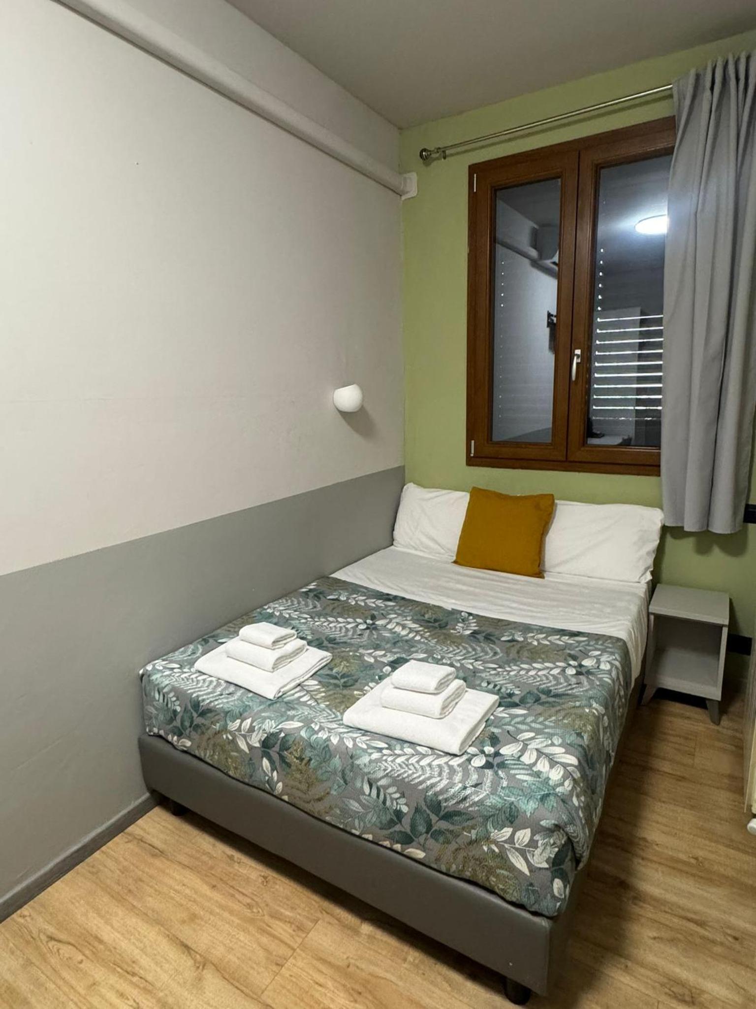 Economy Queen Room photo 1