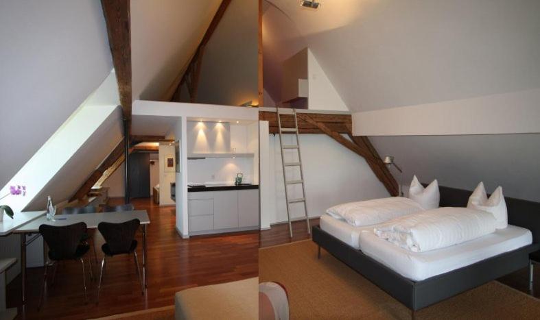 Suite - Photo 11