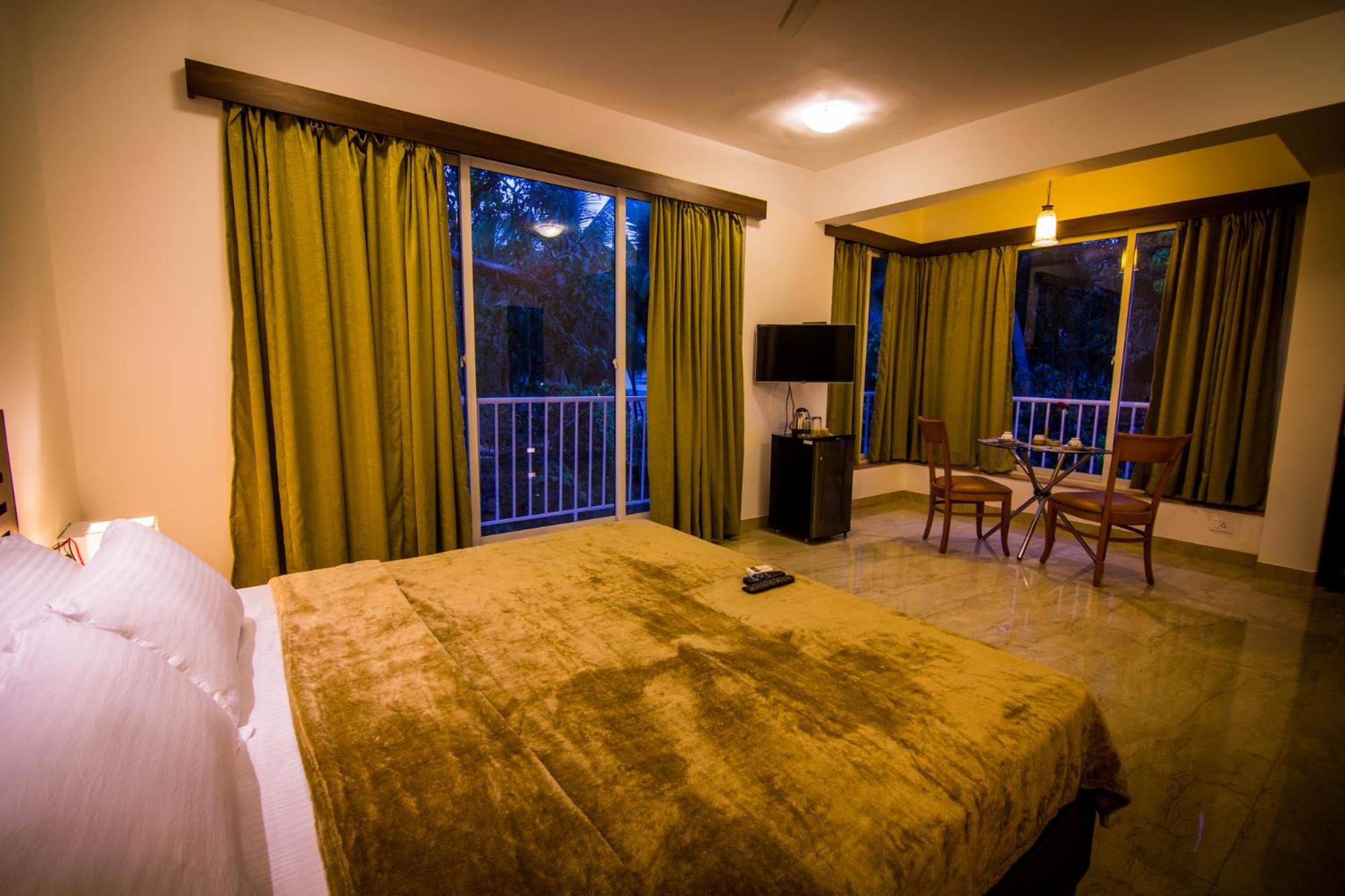 Deluxe Double Room With Balcony photo 3