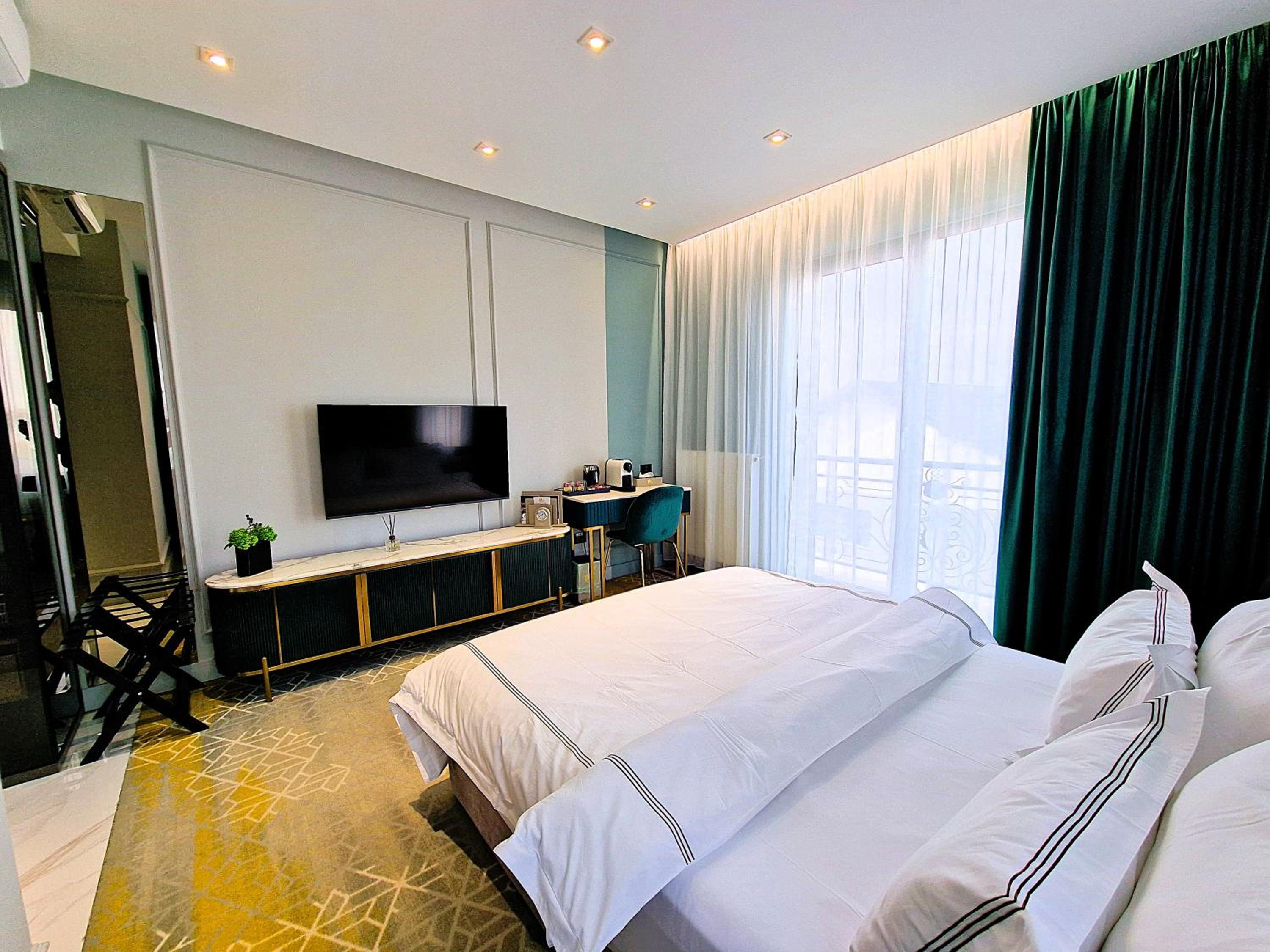Deluxe Double Room with Balcony - Photo 1