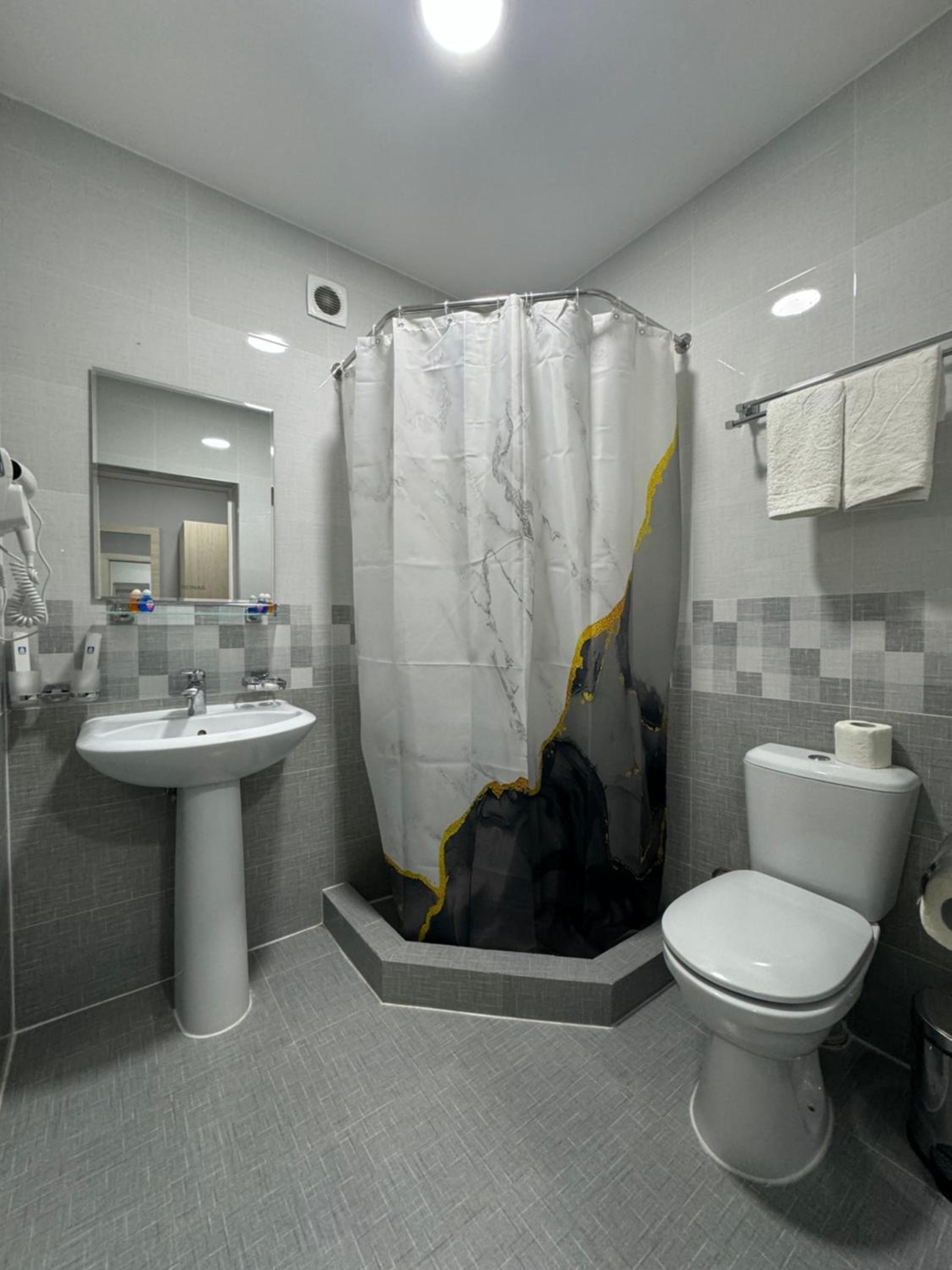 Deluxe Family Room - Photo 7