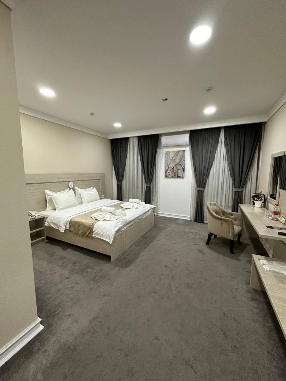 Deluxe Family Room - Photo 1