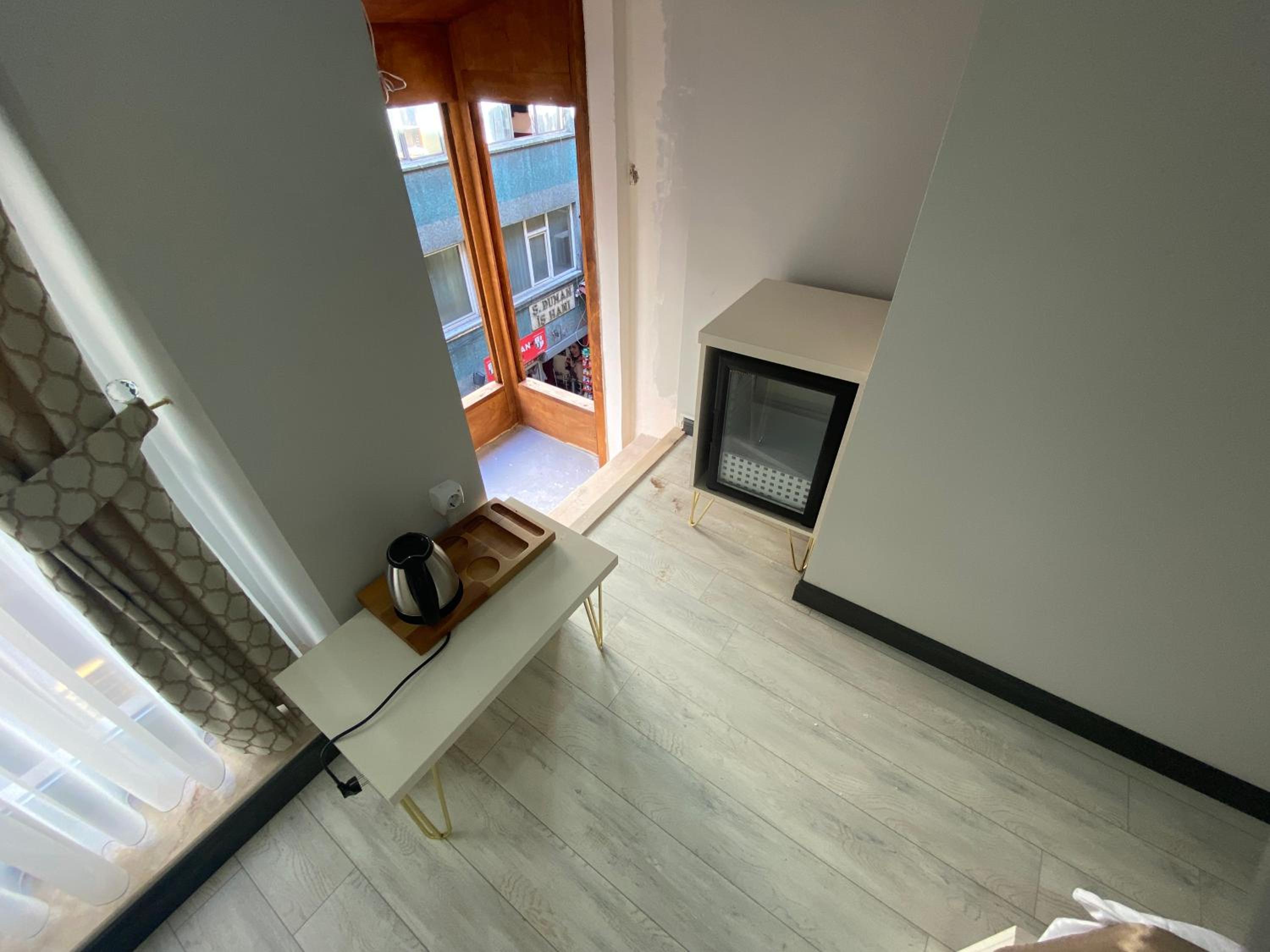 Deluxe Double Room with Balcony photo 3