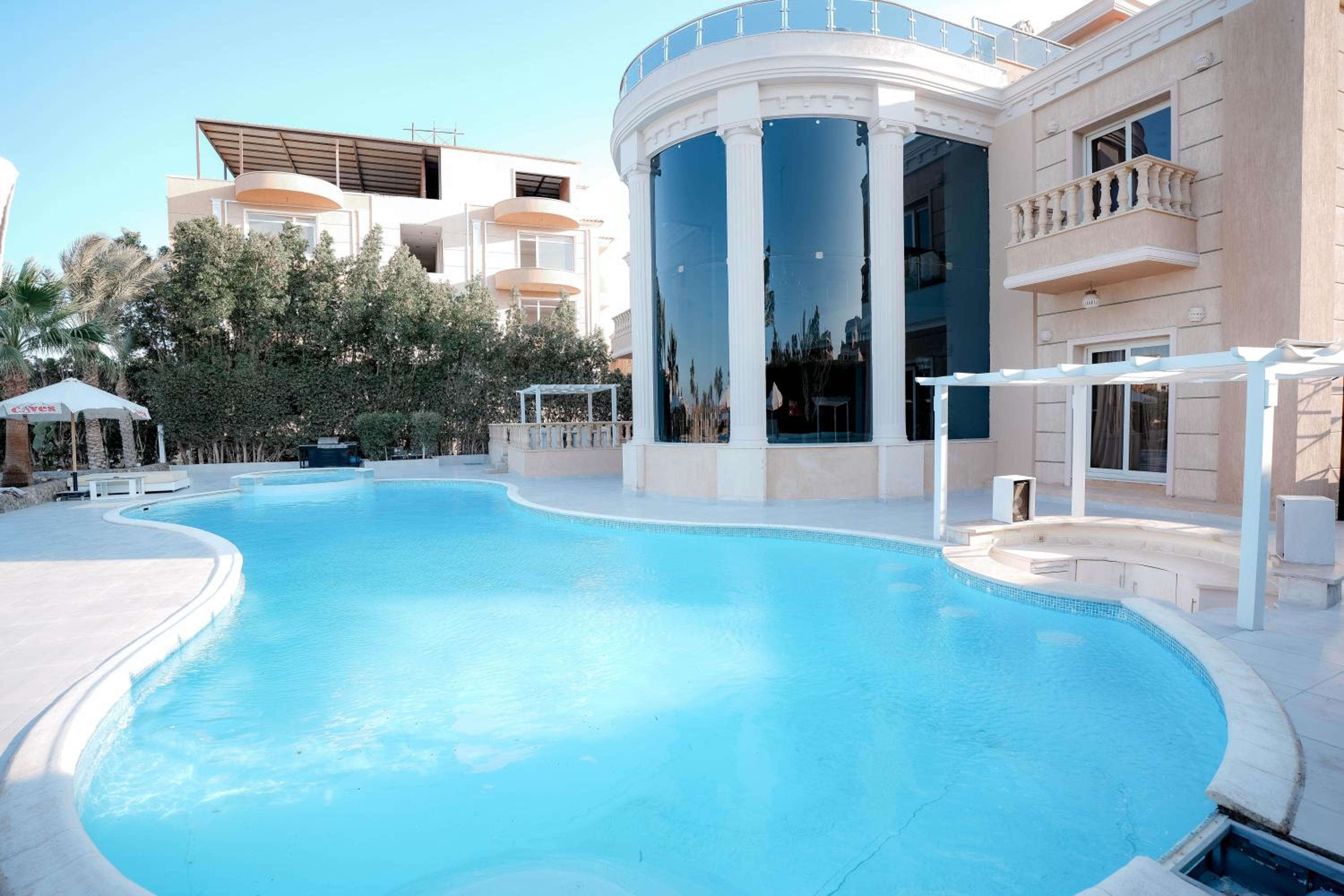 Villa with Private Pool thumbnail 5