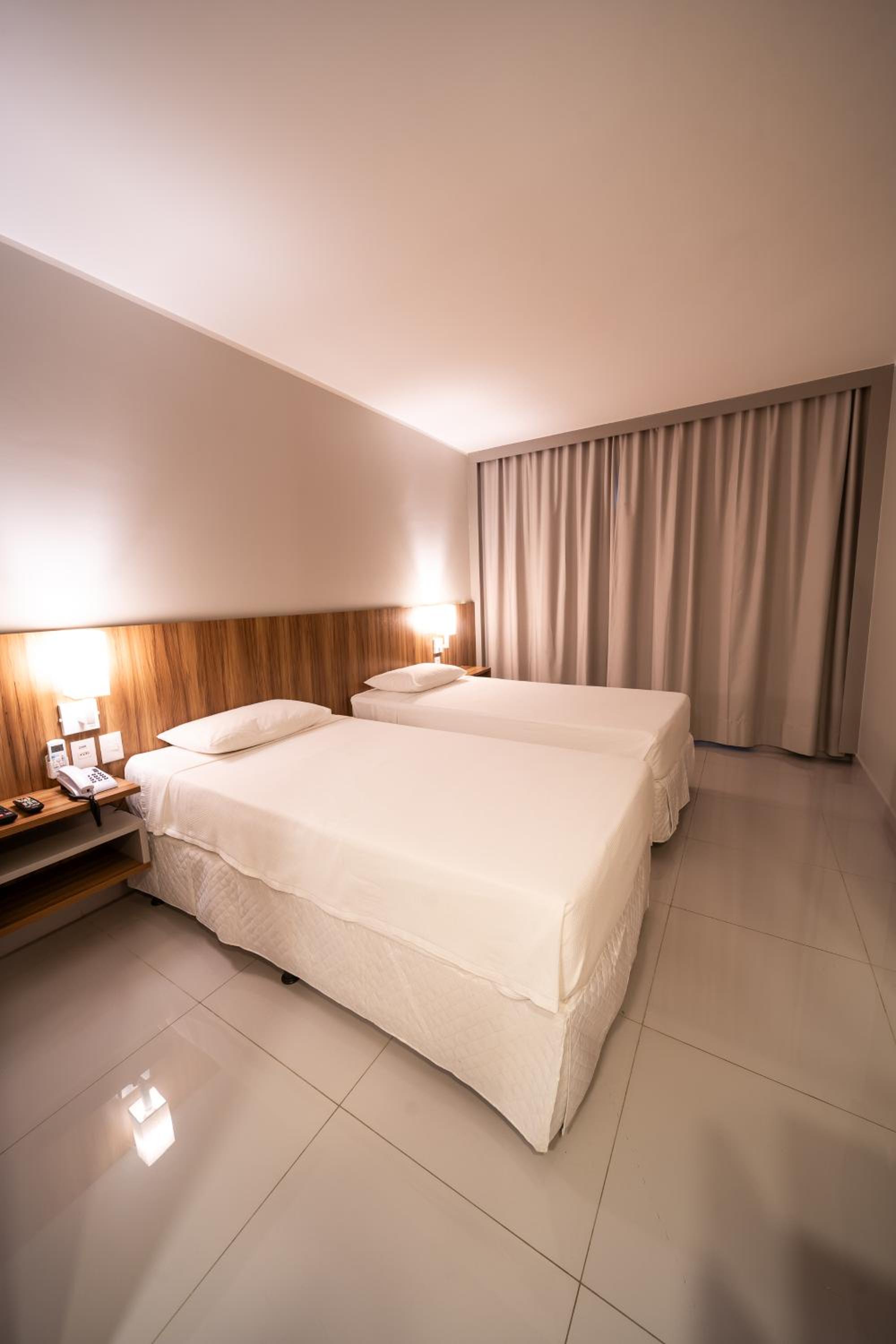 Standard Twin Room - Photo 4