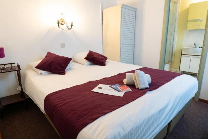 Standard King Room with Private Bathroom photo 2