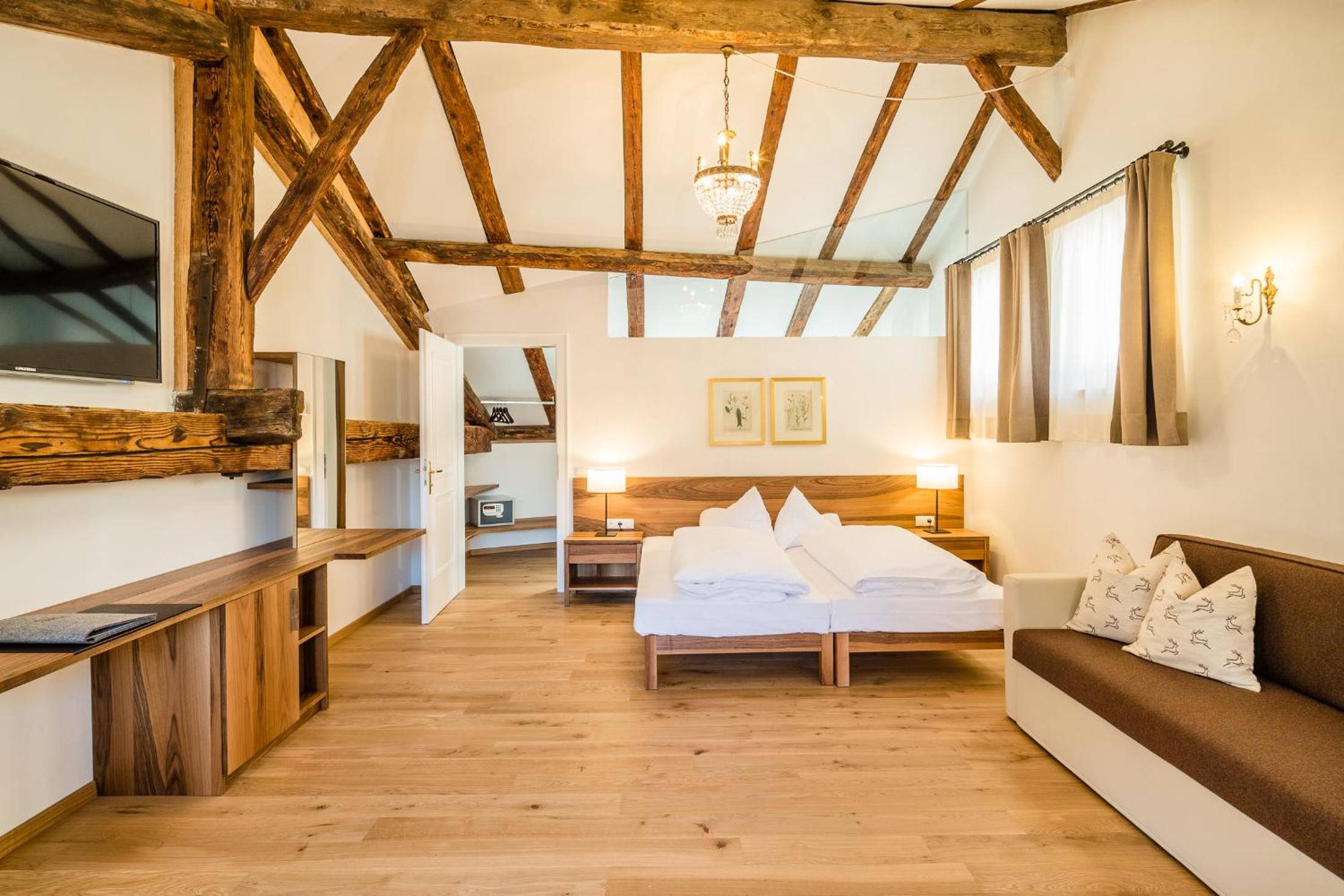 Deluxe Double Room with Shower