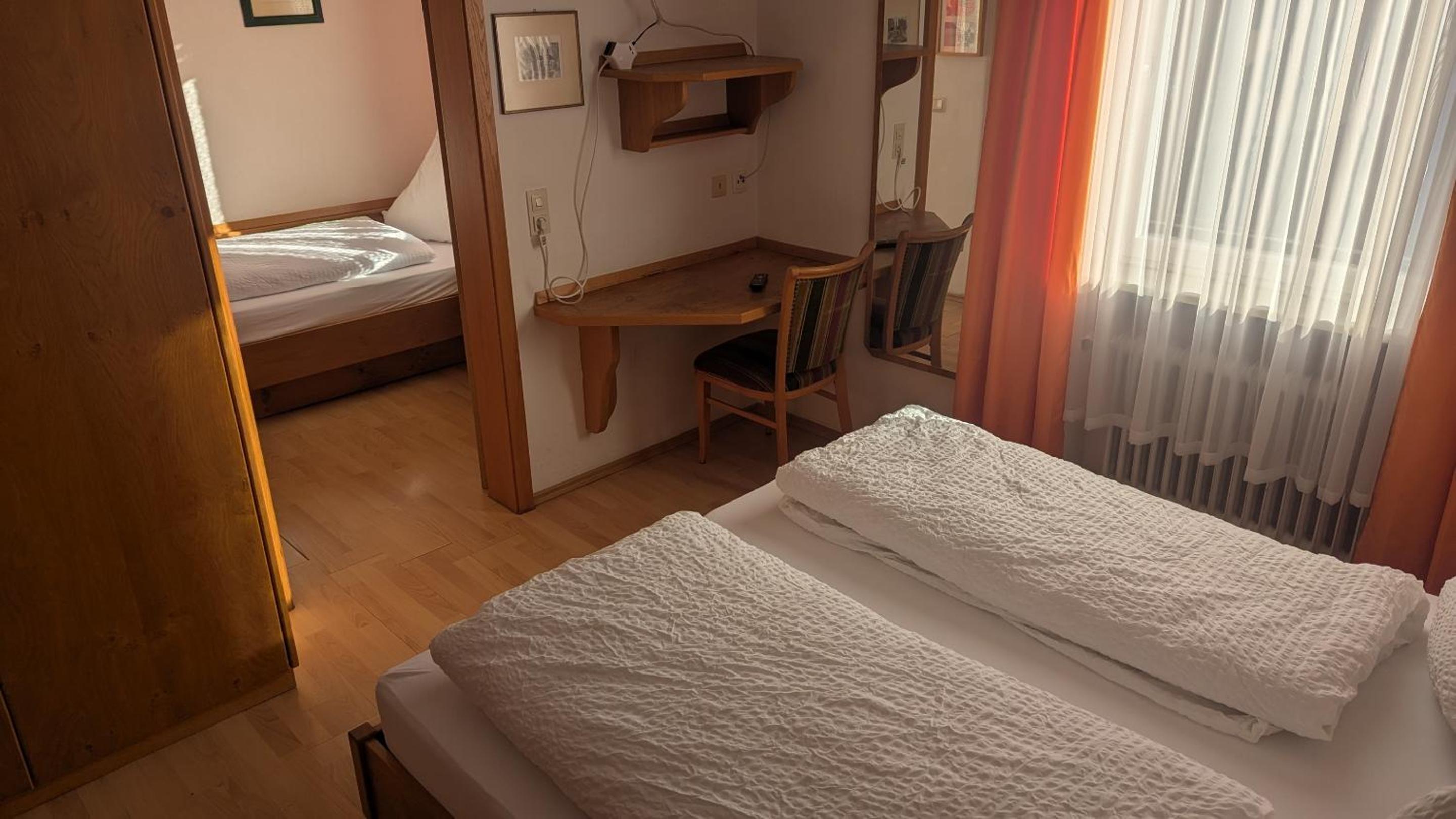 Triple Room with Private Bathroom photo 3