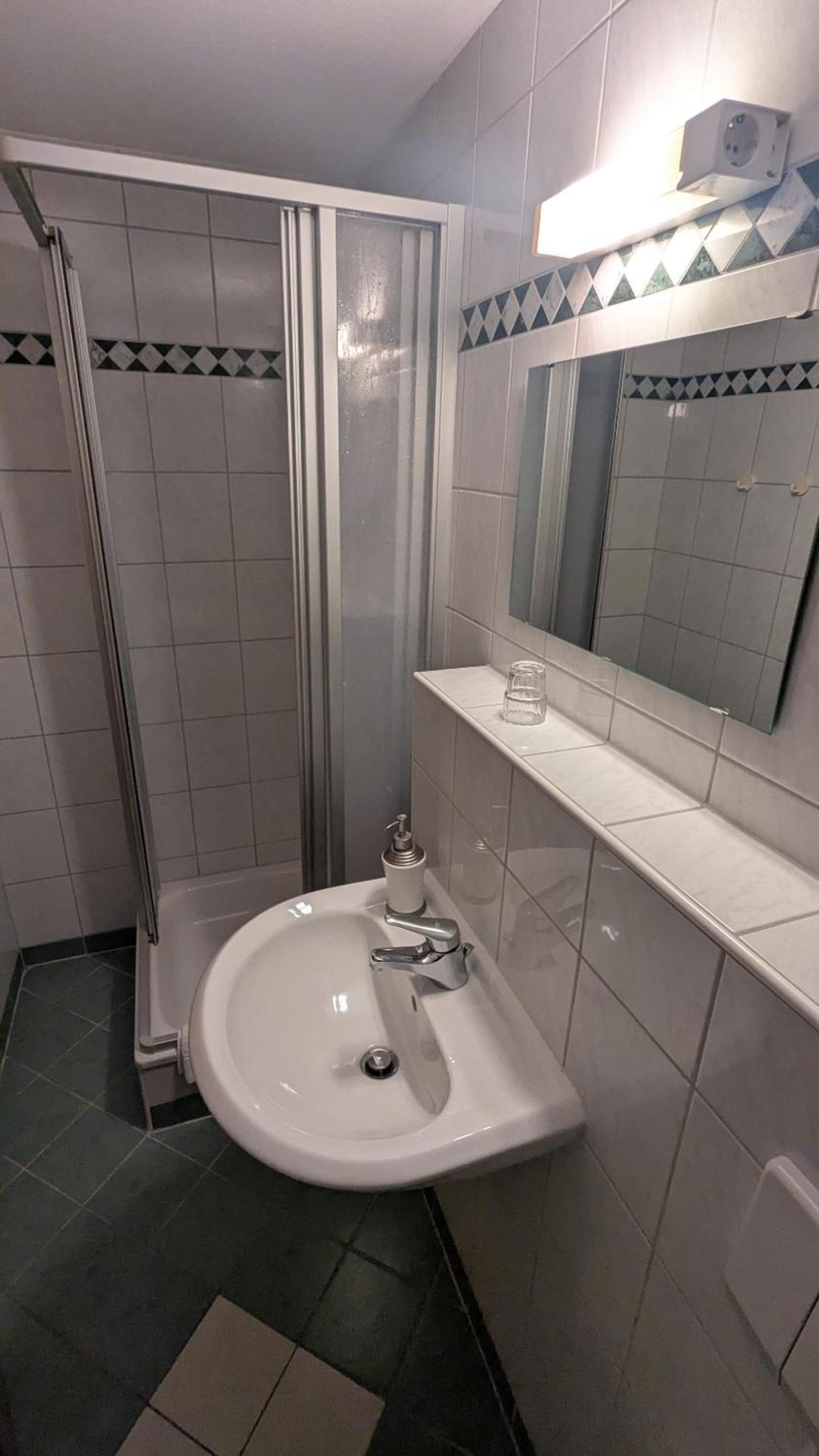 Single Room with Private Bathroom photo 1