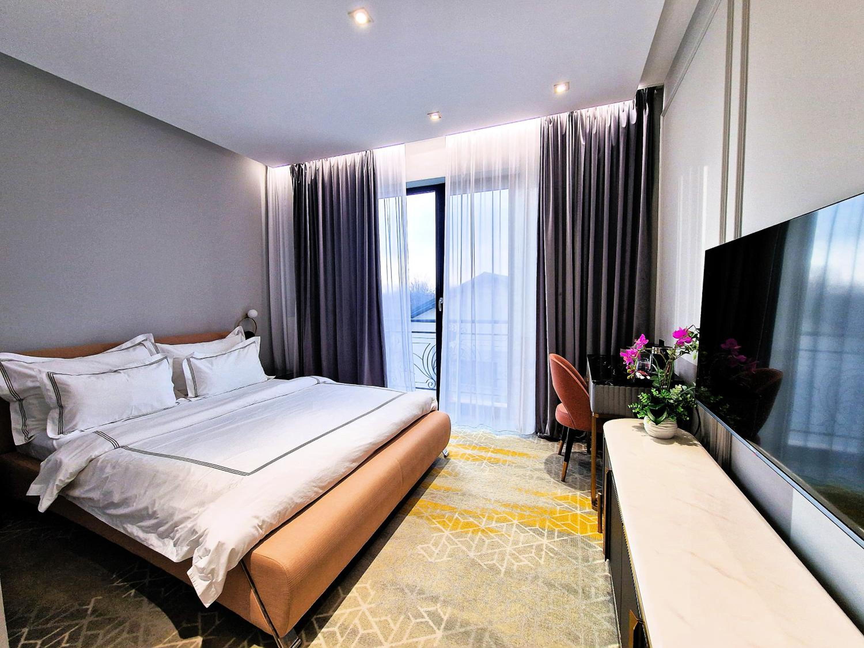 Double Room with Balcony - Photo 3