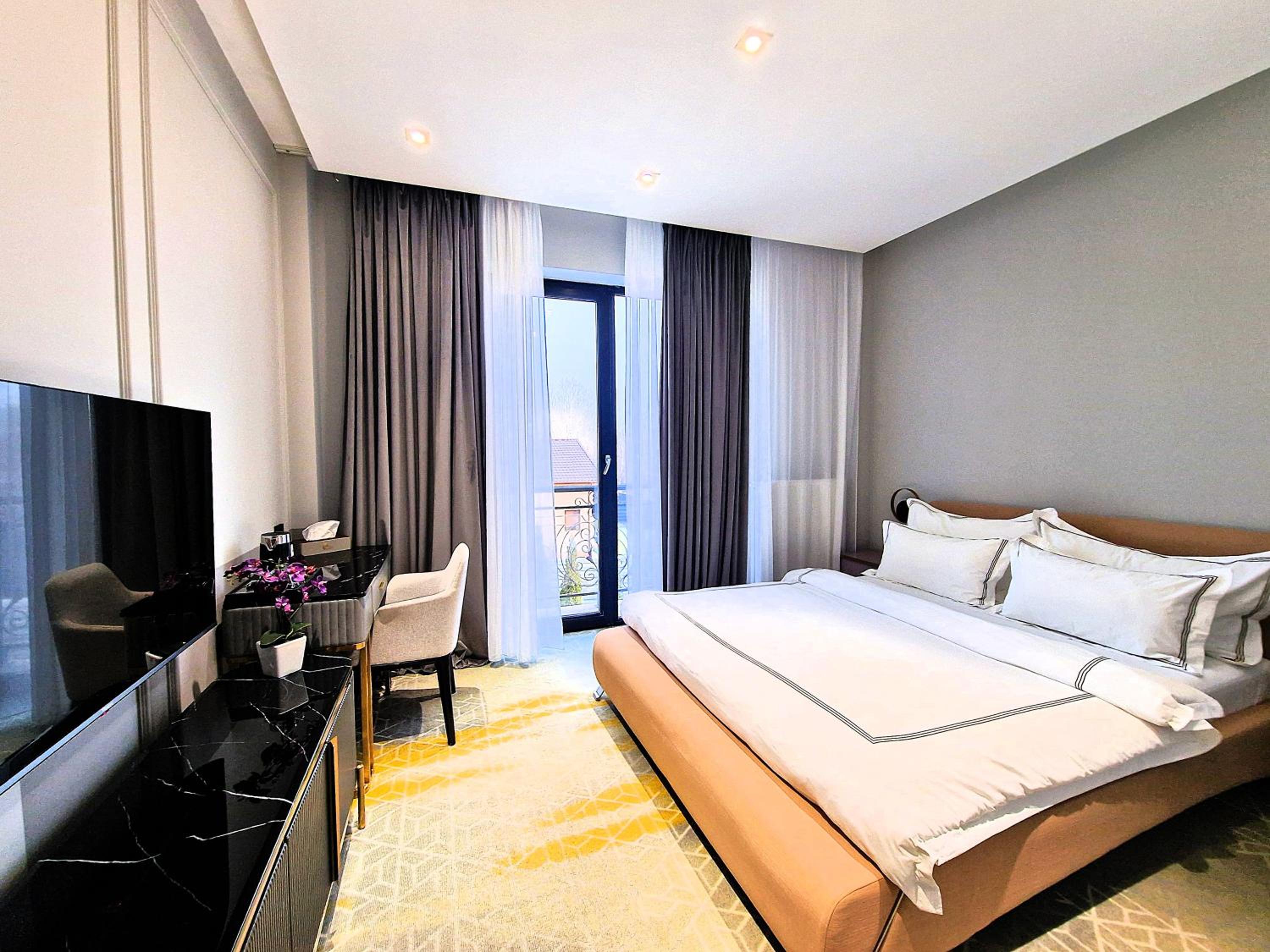 Double Room with Balcony - Photo 4