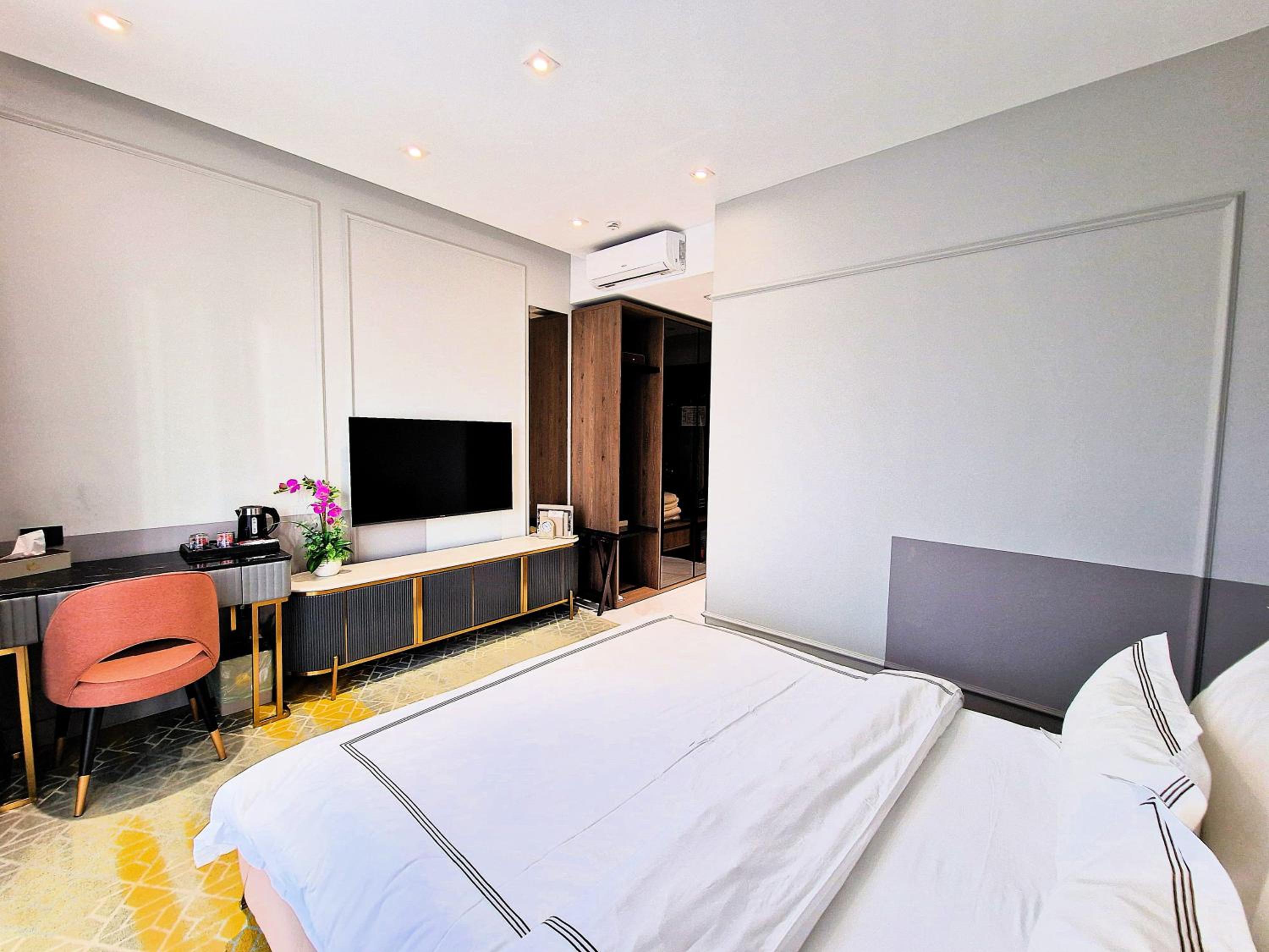 Double Room with Balcony - Photo 5