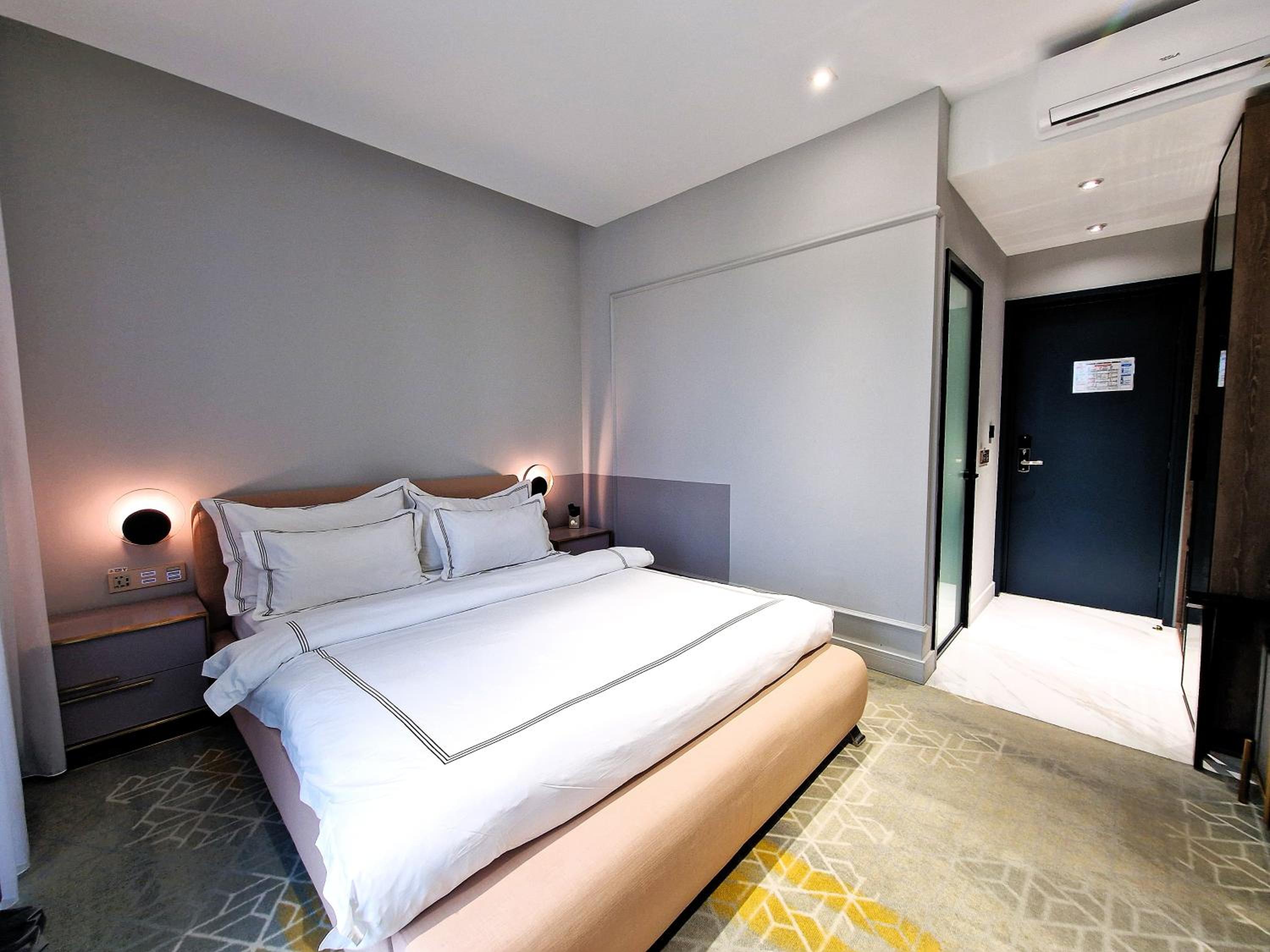 Double Room with Balcony - Photo 6