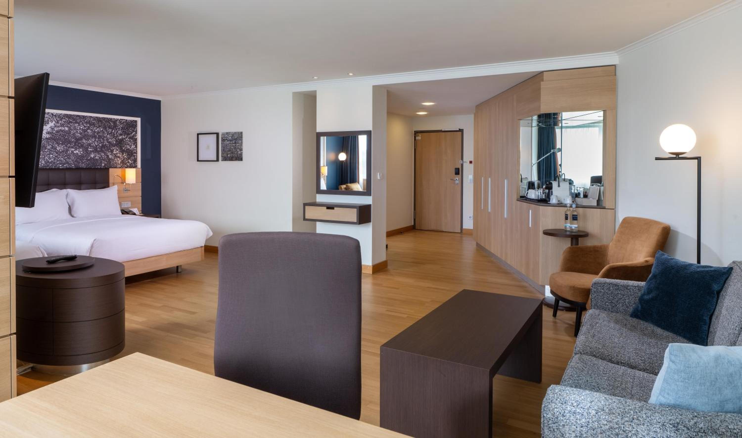 Family Junior Suite with River View - Rhine Wing