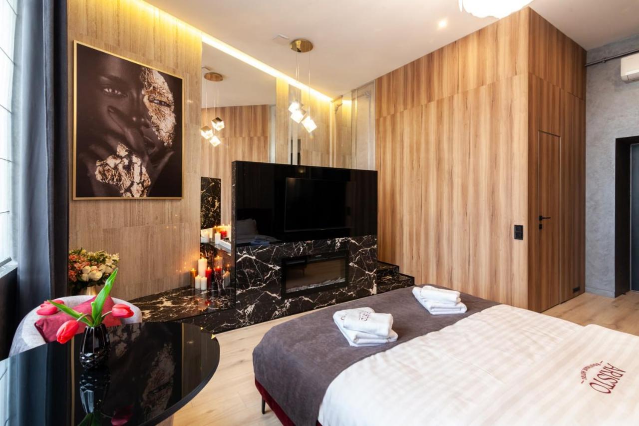 King Suite with Spa Bath photo 2