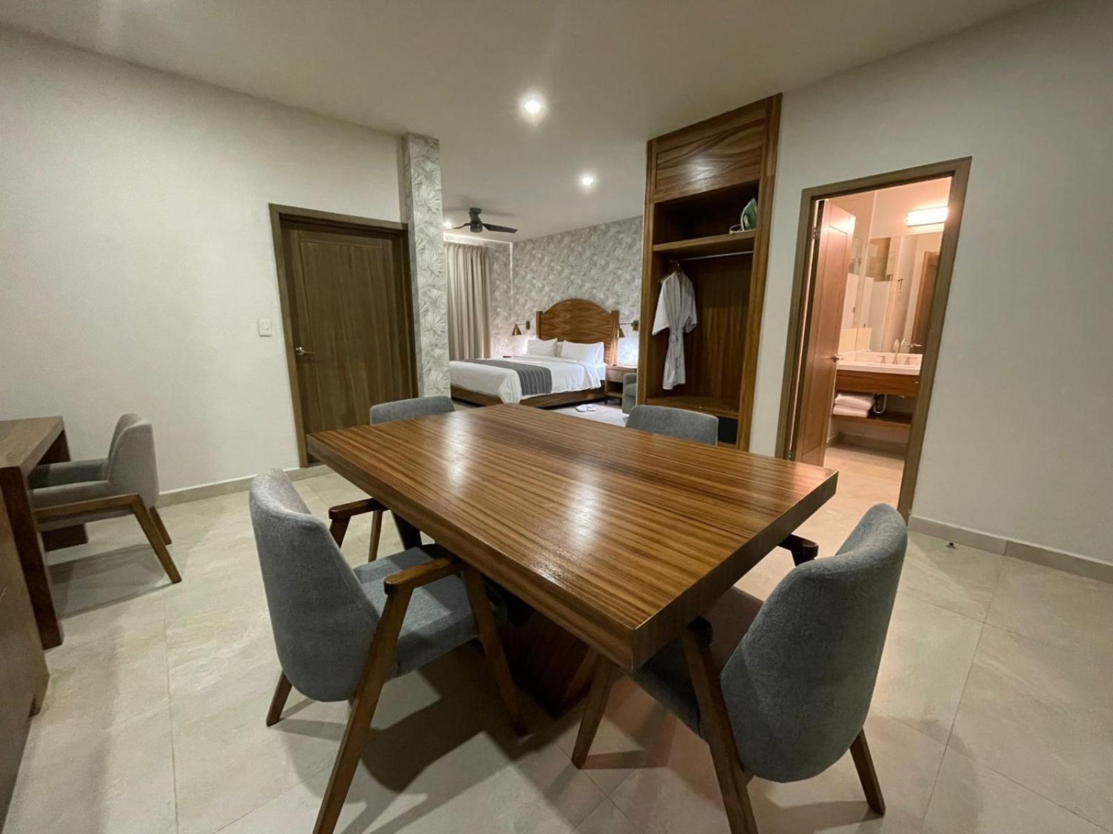 Suite with Hot Tub