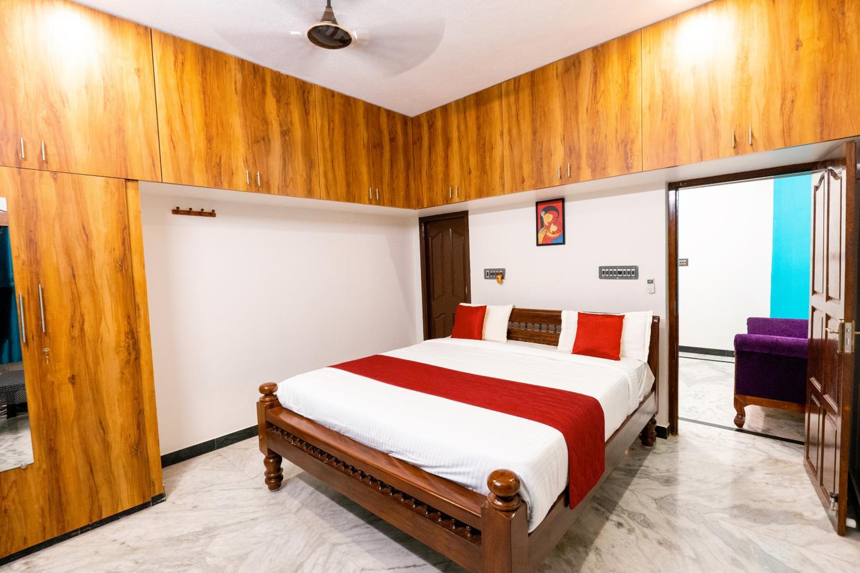 Classic One-Bedroom Apartment with King Bed