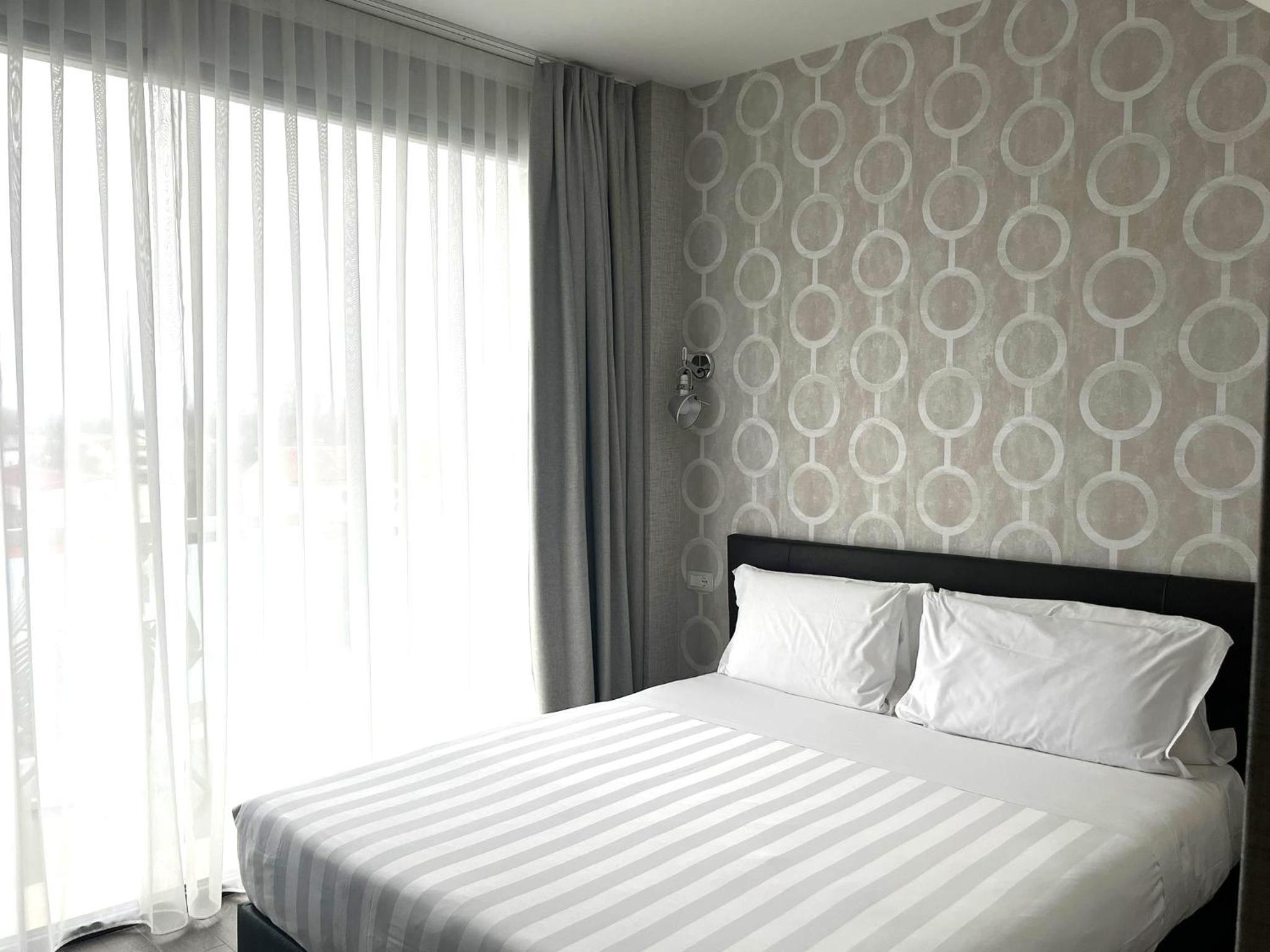 Deluxe Double or Twin Room with Balcony