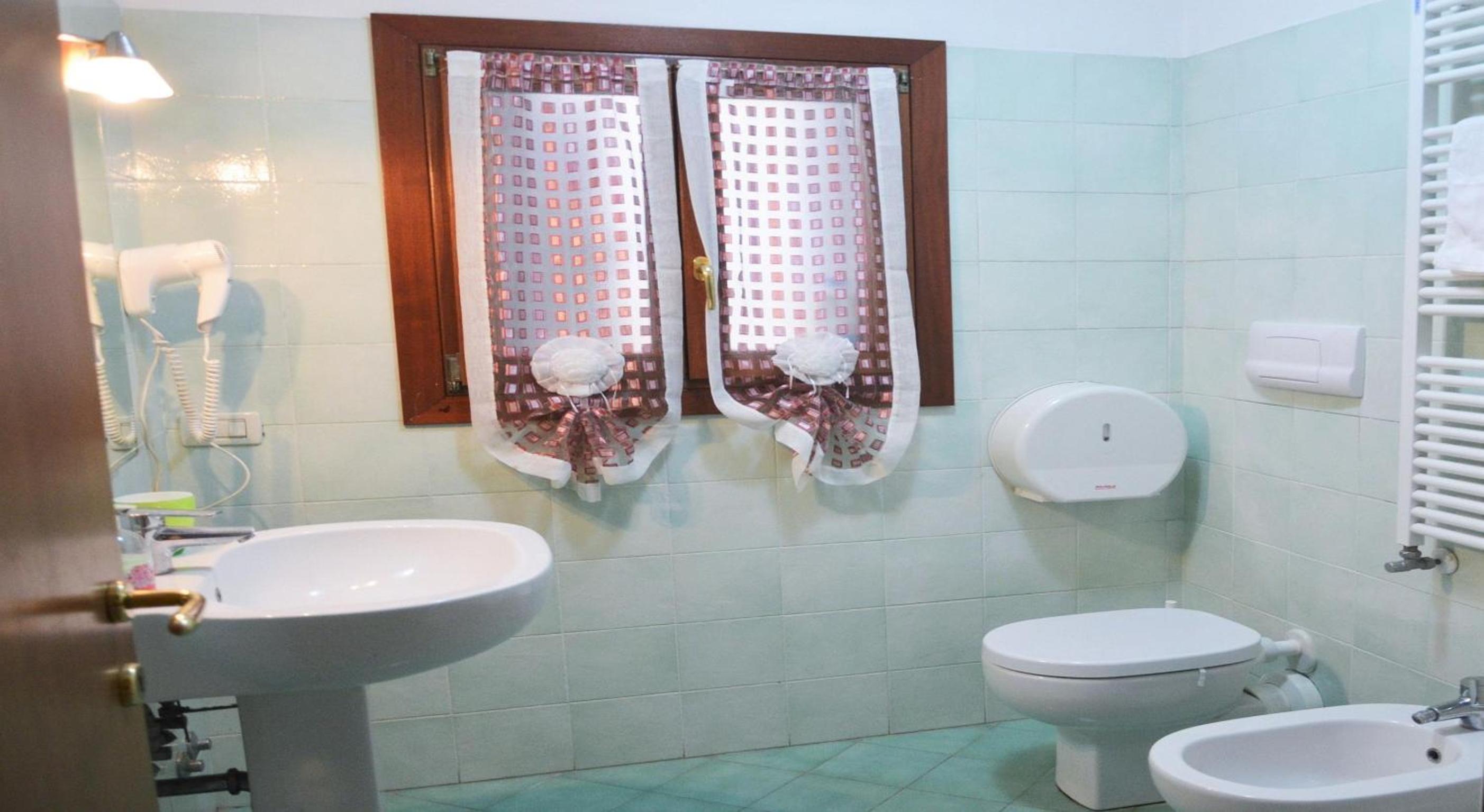 Triple Room with Shared Bathroom photo 3