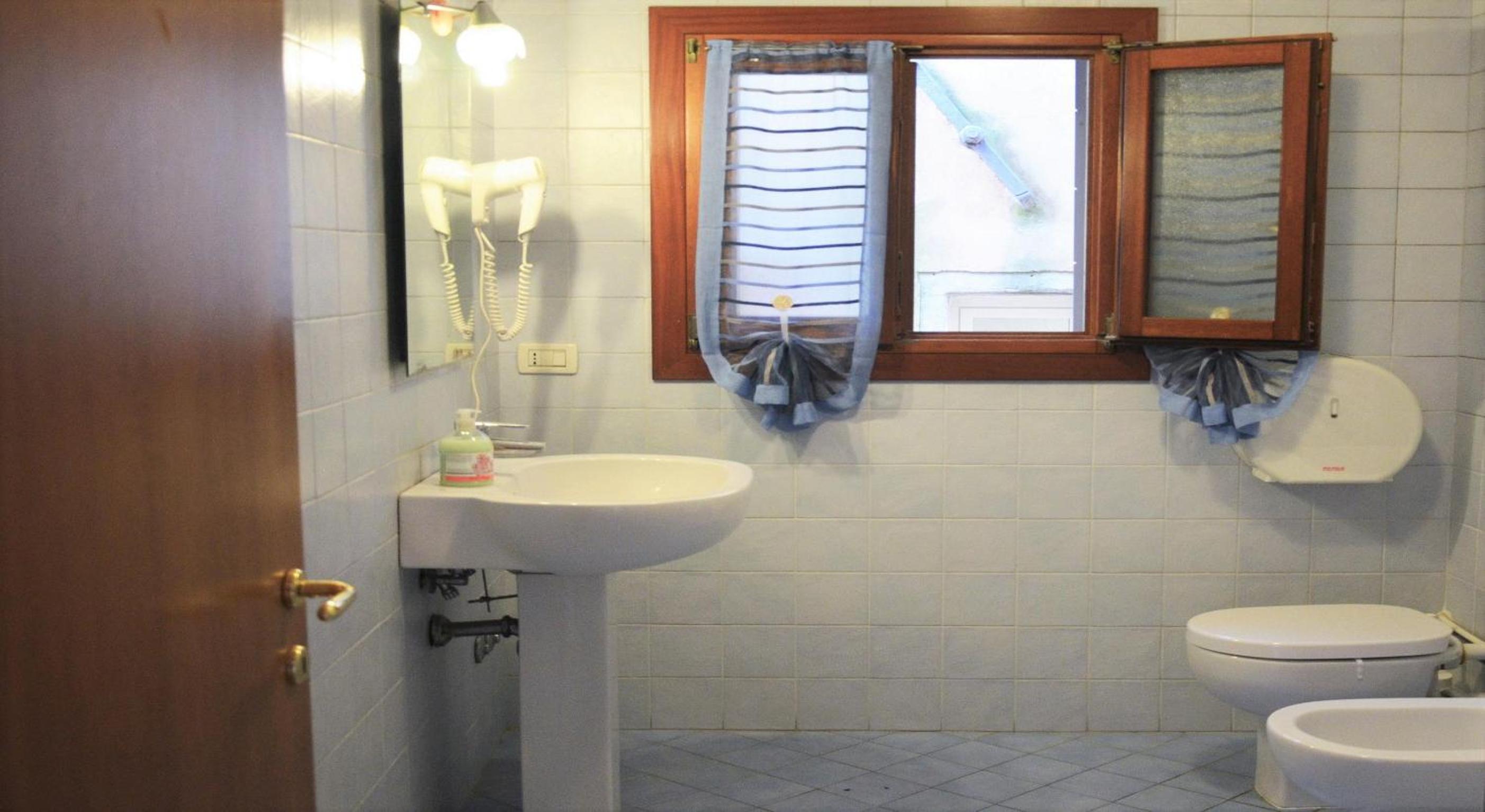 Triple Room with Shared Bathroom photo 2