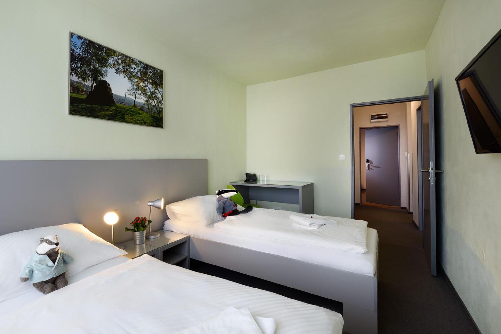 Economy Quadruple Room - Photo 2