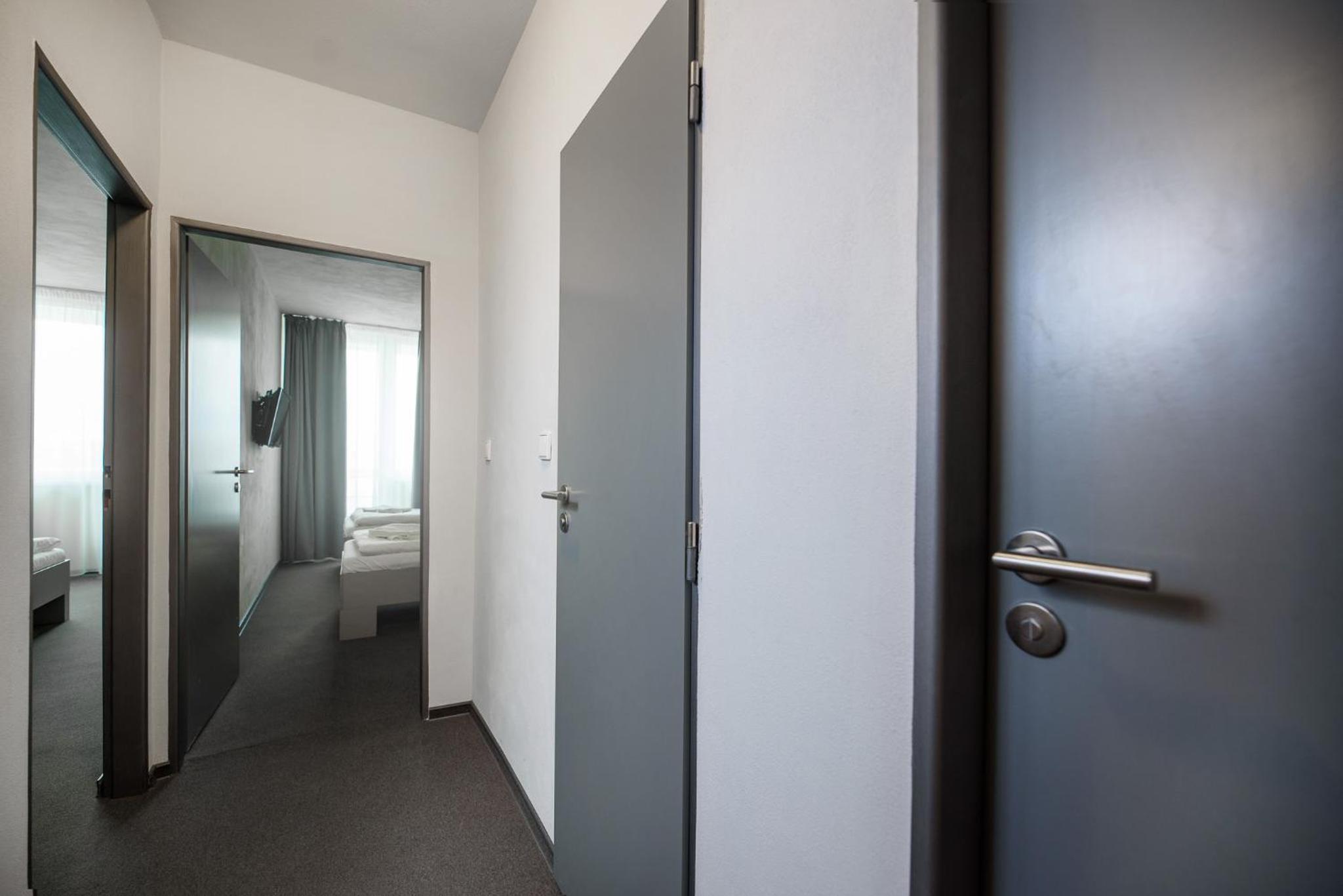 Economy Quadruple Room - Photo 3