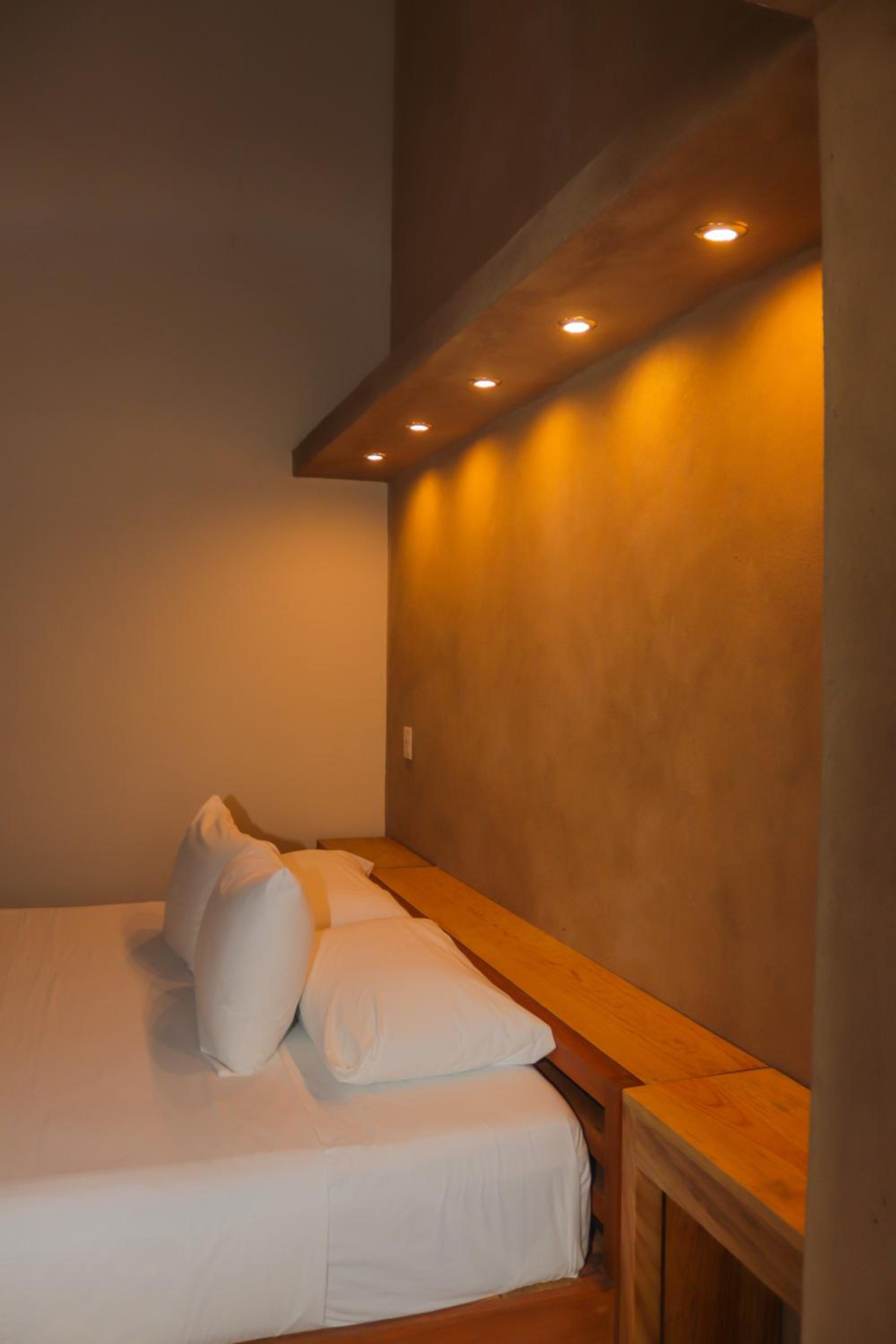 Deluxe Queen Room with Two Queen Beds - Photo 3