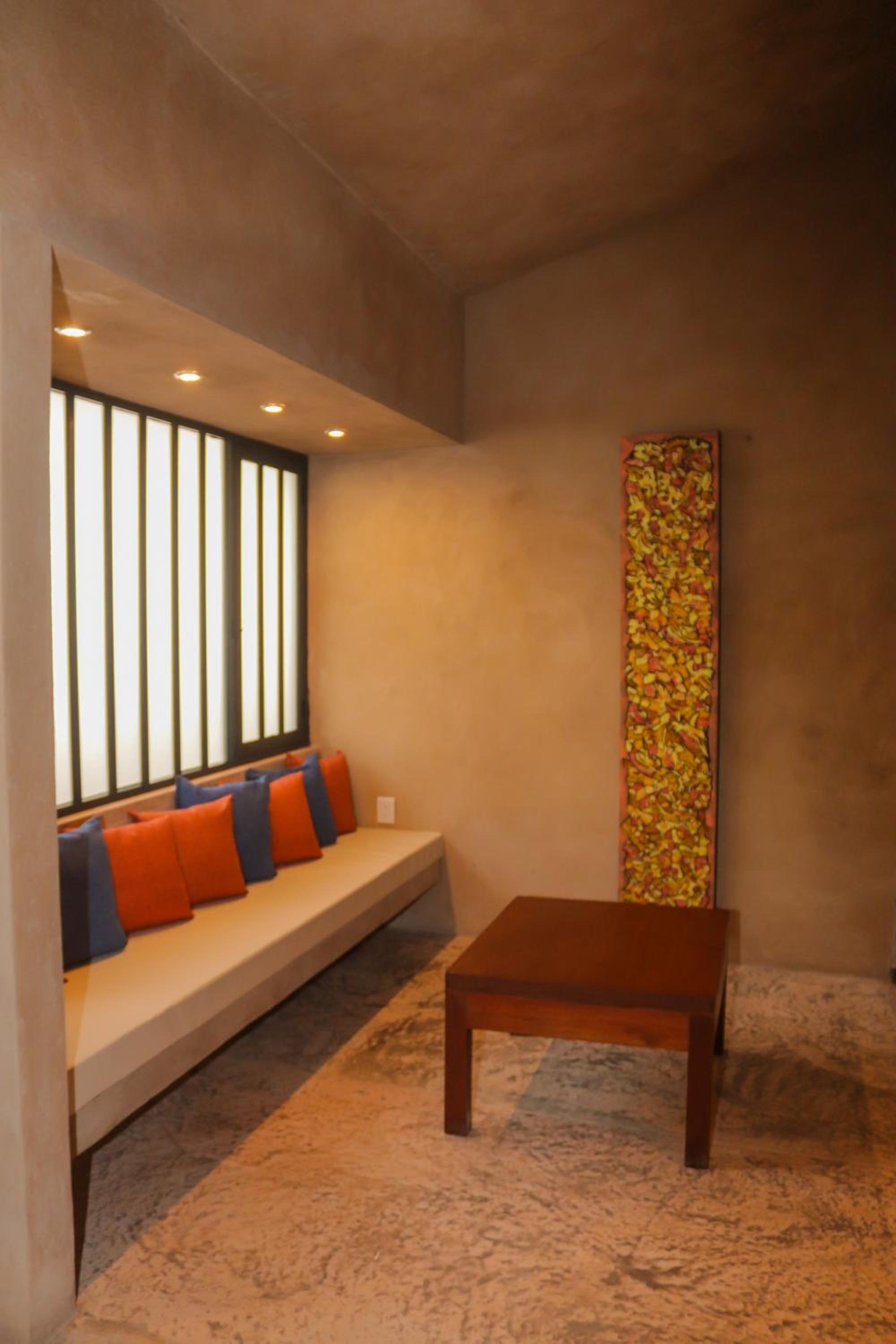 Deluxe Queen Room with Two Queen Beds - Photo 4