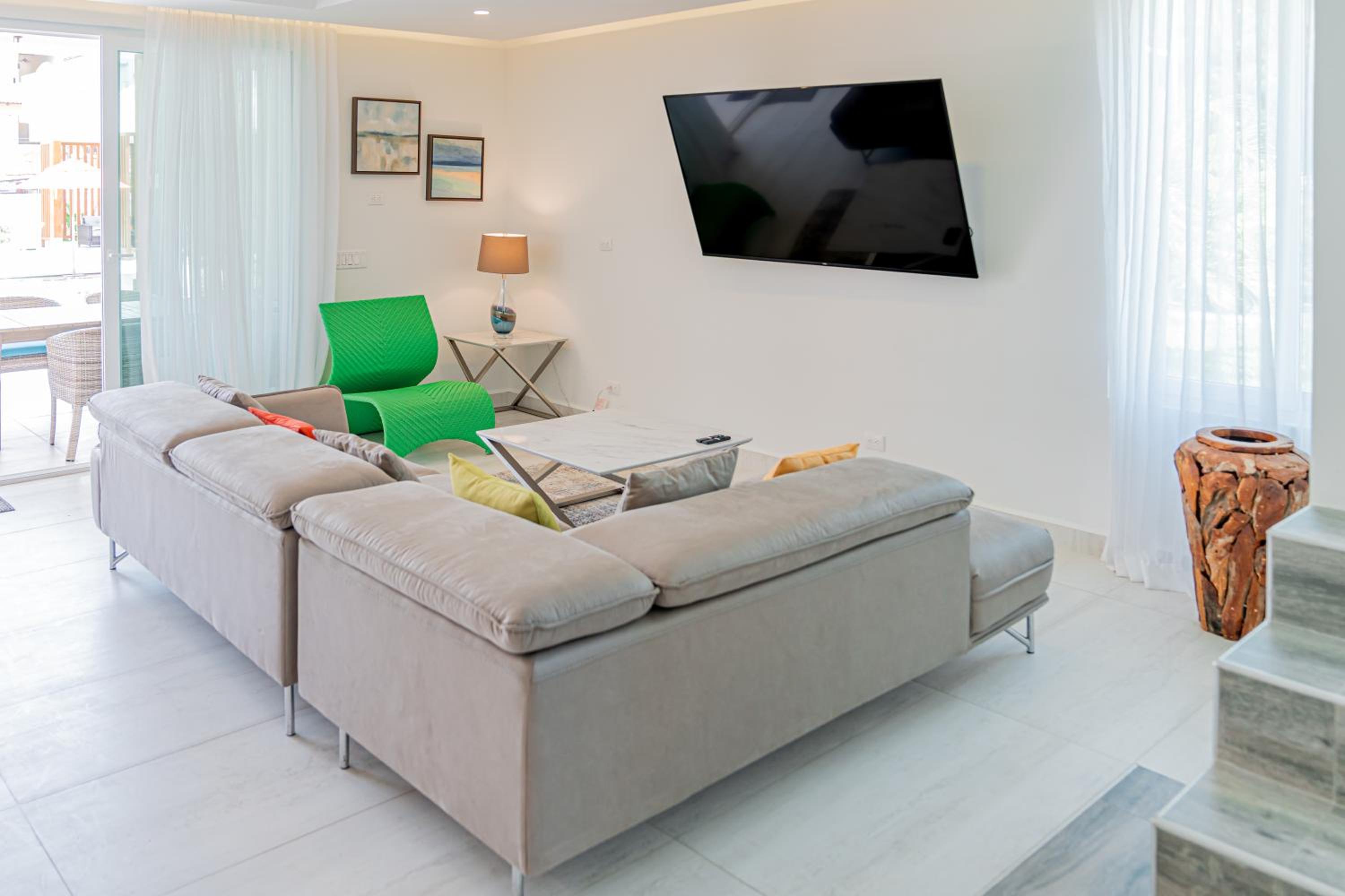Three-Bedroom Villa photo 2
