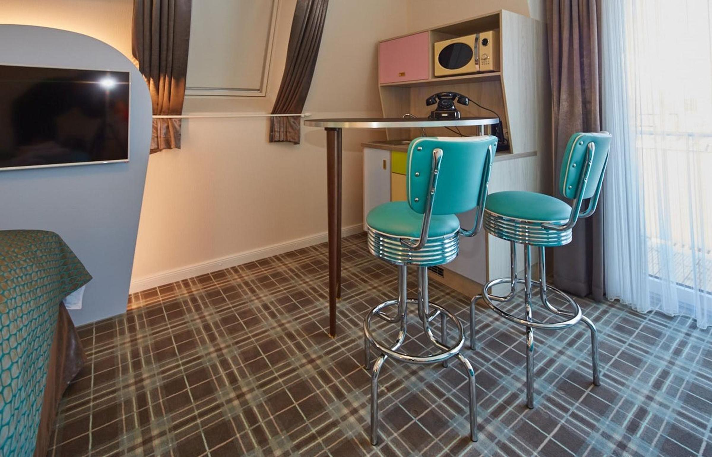 50's Suite thumbnail 5