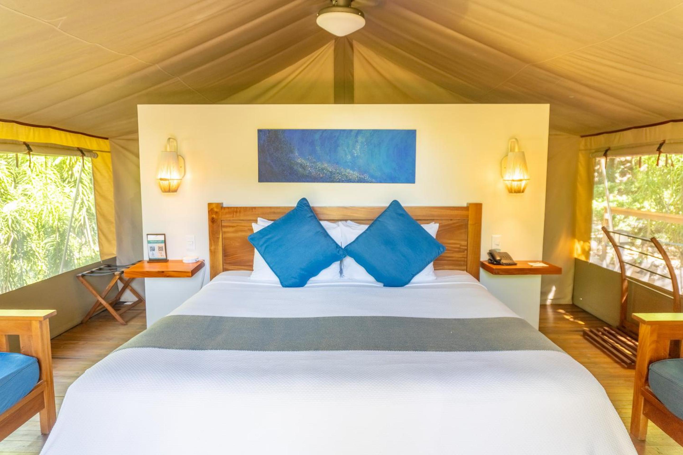 Tent Suite 1 King Bed with A/C
