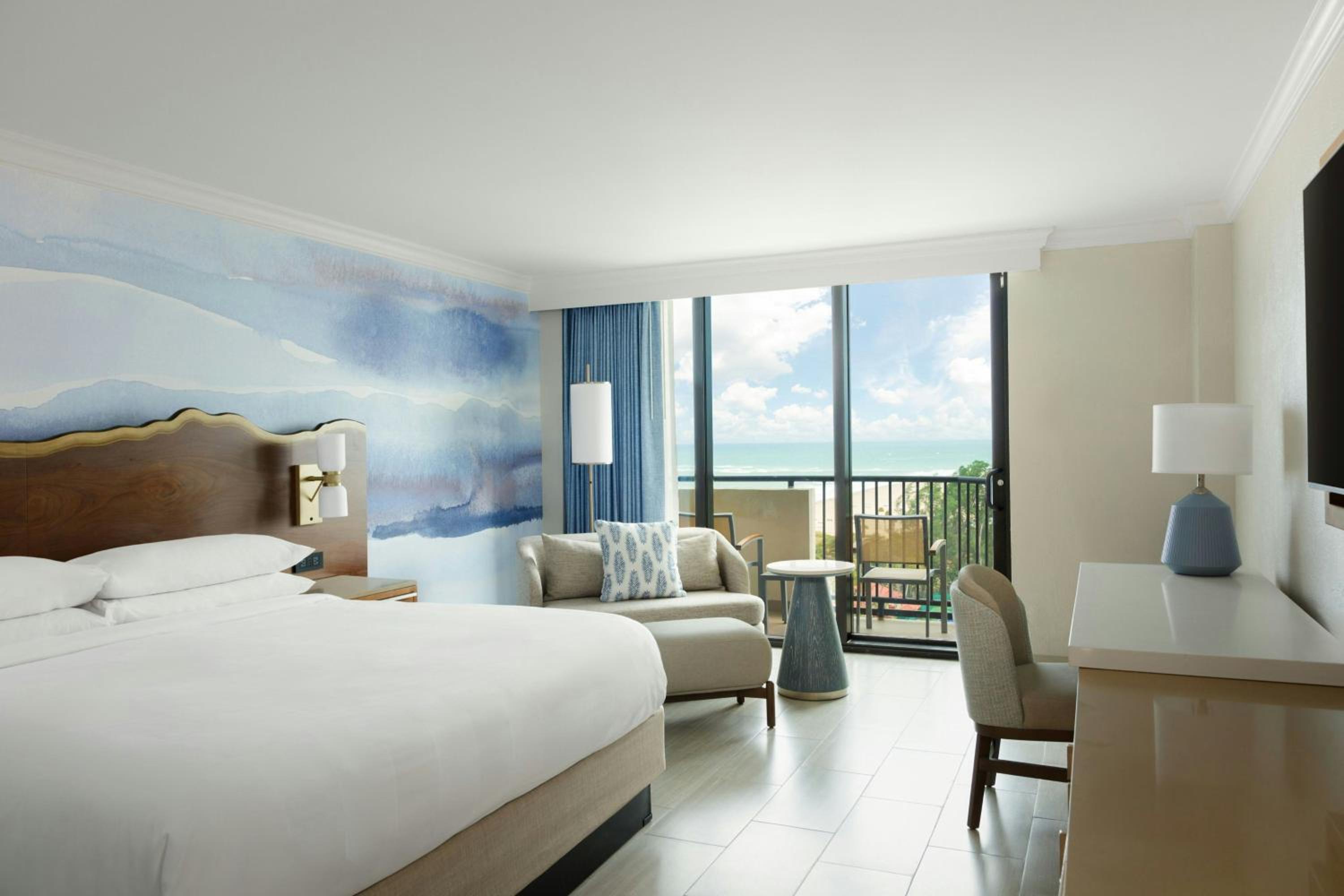 Partial Ocean View, Deluxe Guest room, 1 King (Mobility Accessible w/ Tub) photo 2