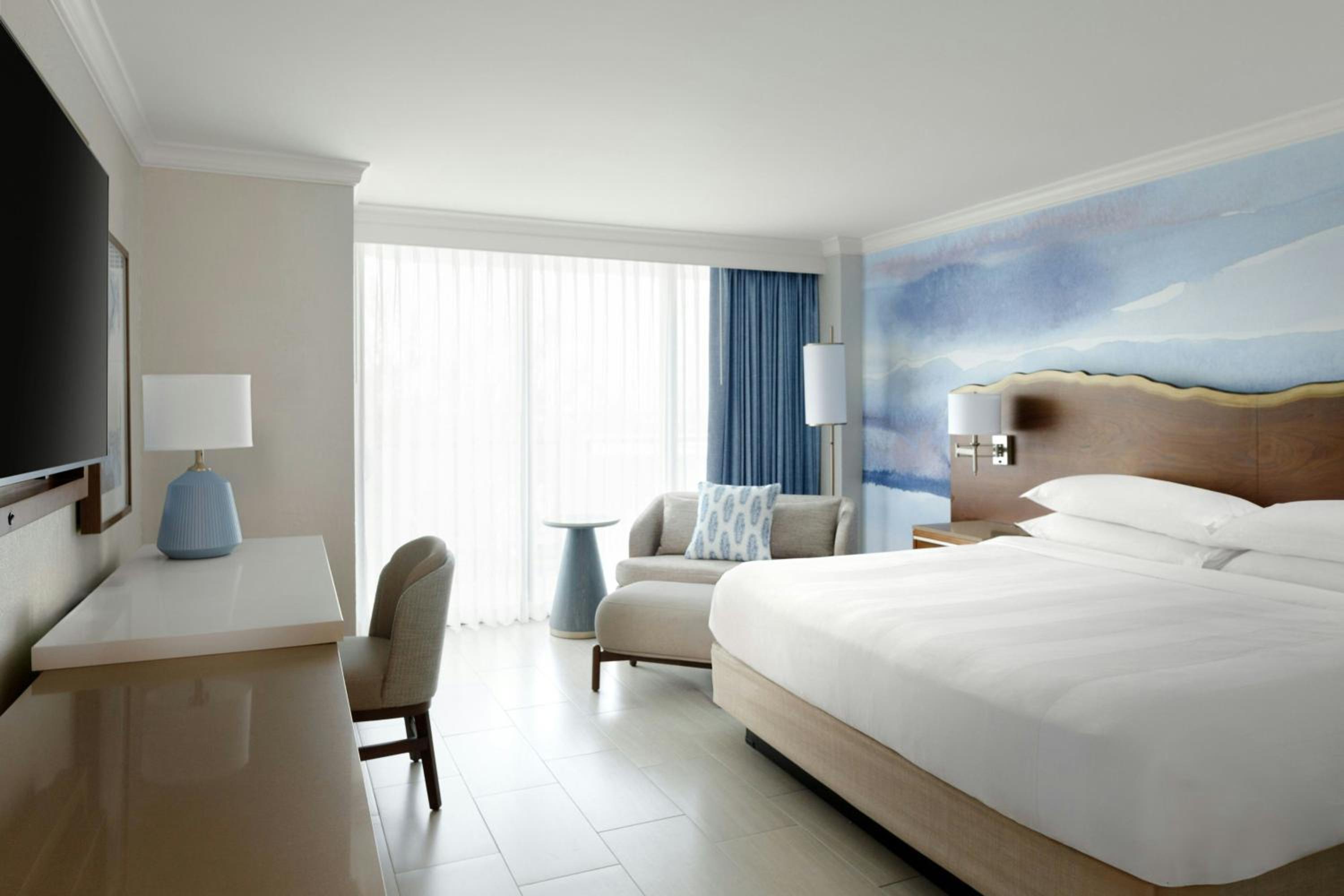 Intracoastal View, Deluxe Guest room, 1 King, Balcony (Hearing Accessible) - Photo 2