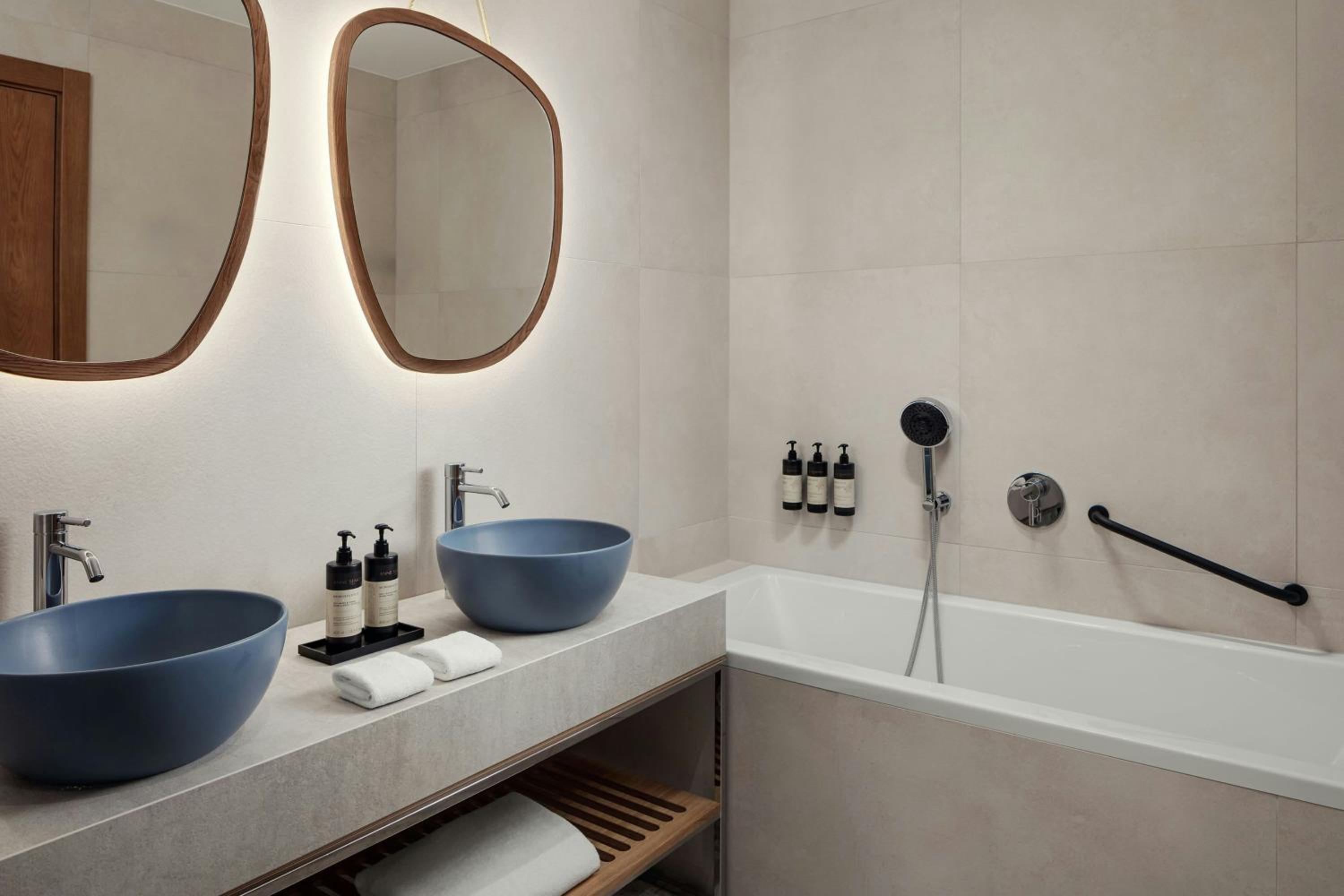King Suite with Sofa Bed and Balcony - Seafront/The Isolano