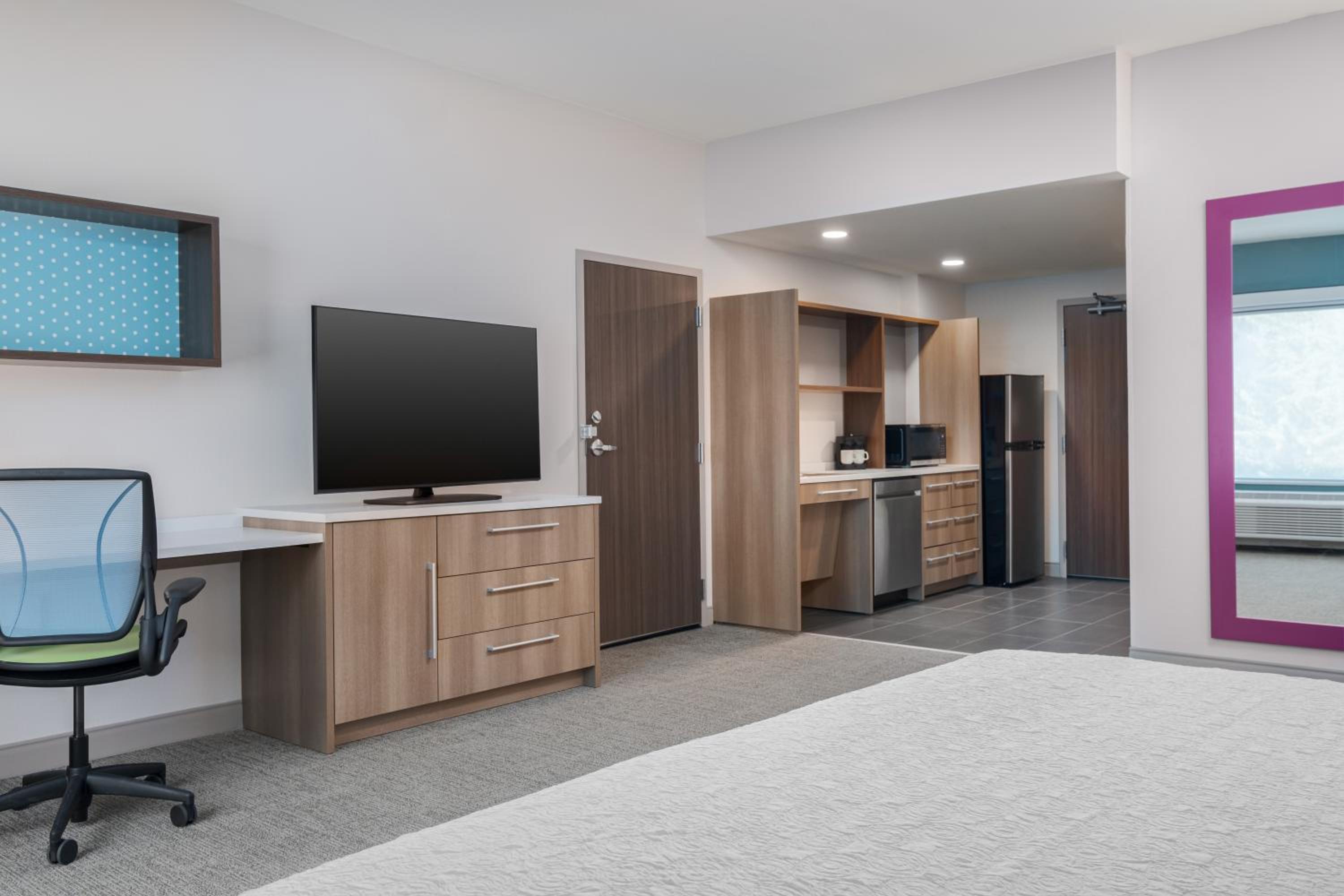 Studio Suite with Two Queen Beds photo 2
