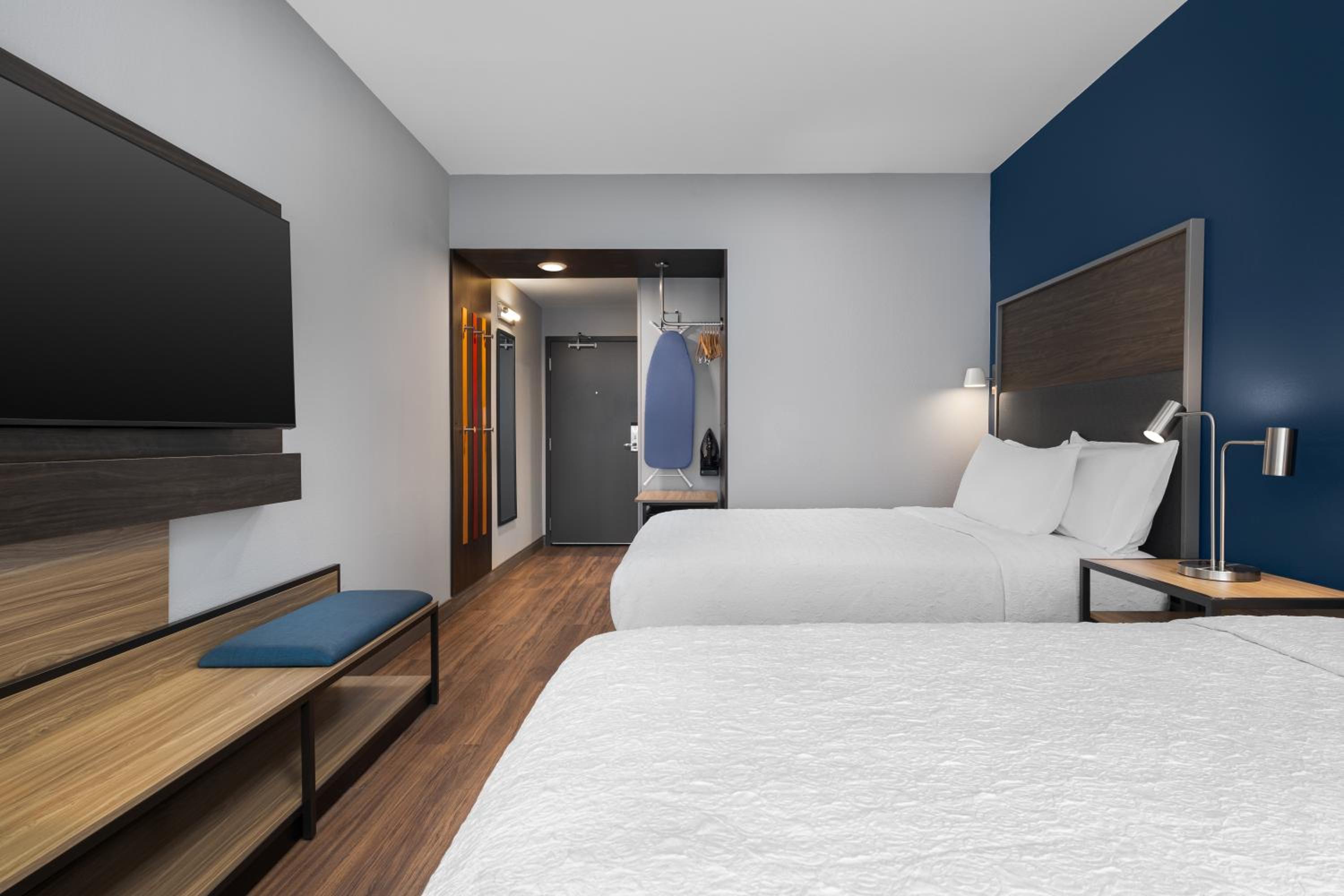 Queen Room with Two Queen Beds and Walk-In Shower - Photo 5