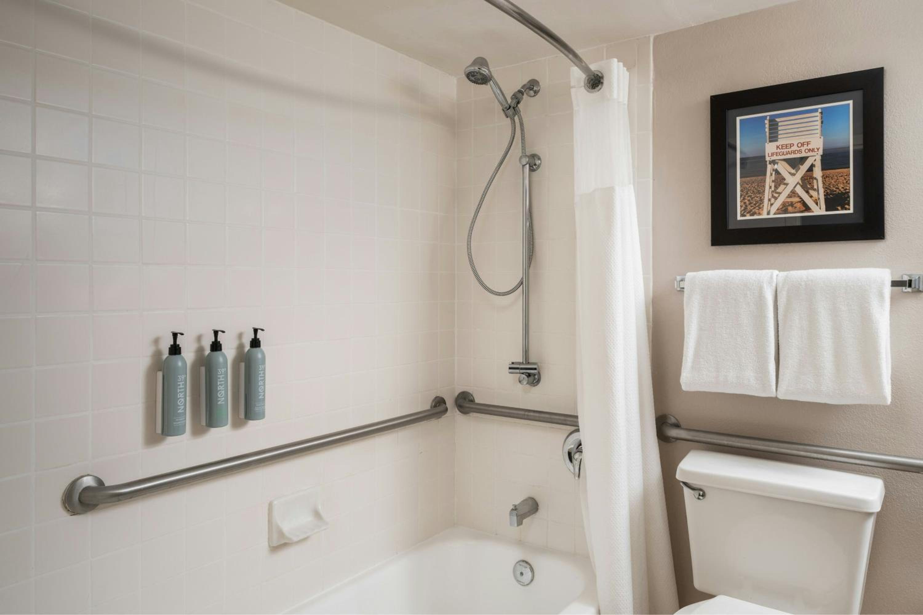 Queen Room with Balcony - Mobility/Hearing Accessible with Roll-In Shower