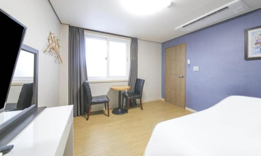 Standard Double Room - Photo 7