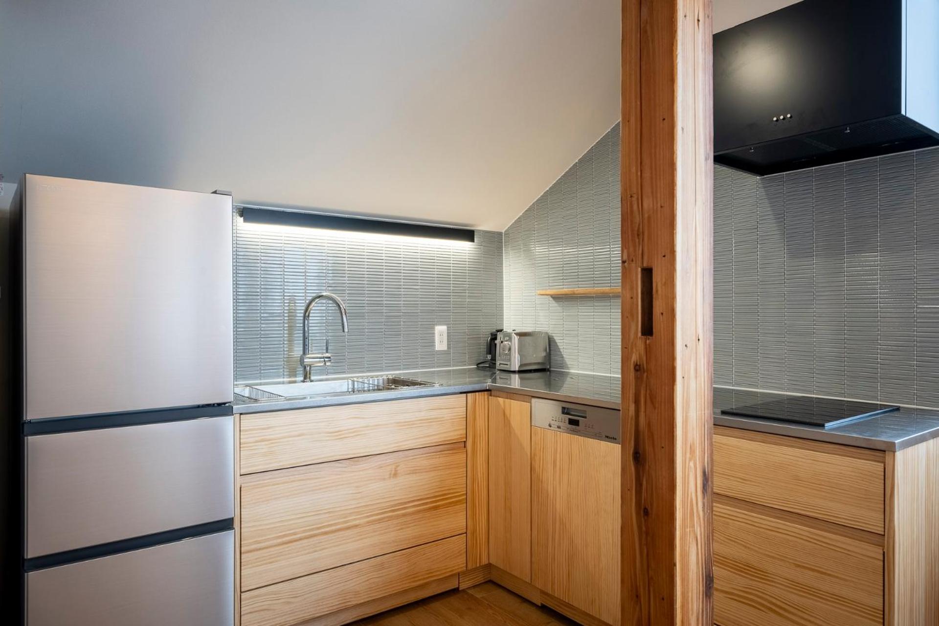Three-Bedroom Premium Apartment - Photo 4